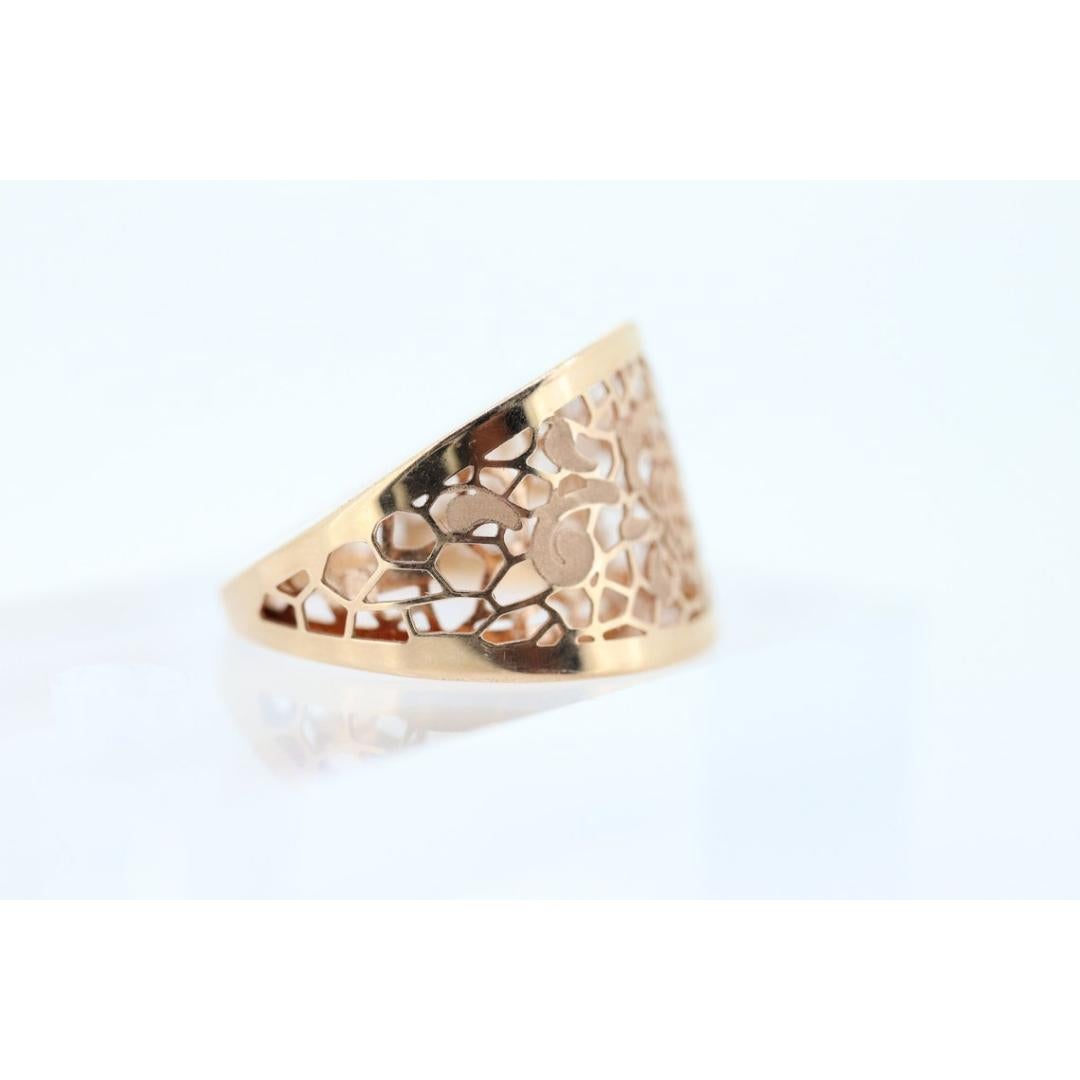 Anello Filigrana Signet Hollow. Anello in oro rosa 14k. Fascia di fiori di rosa. mignolo d'oro in vendita 1