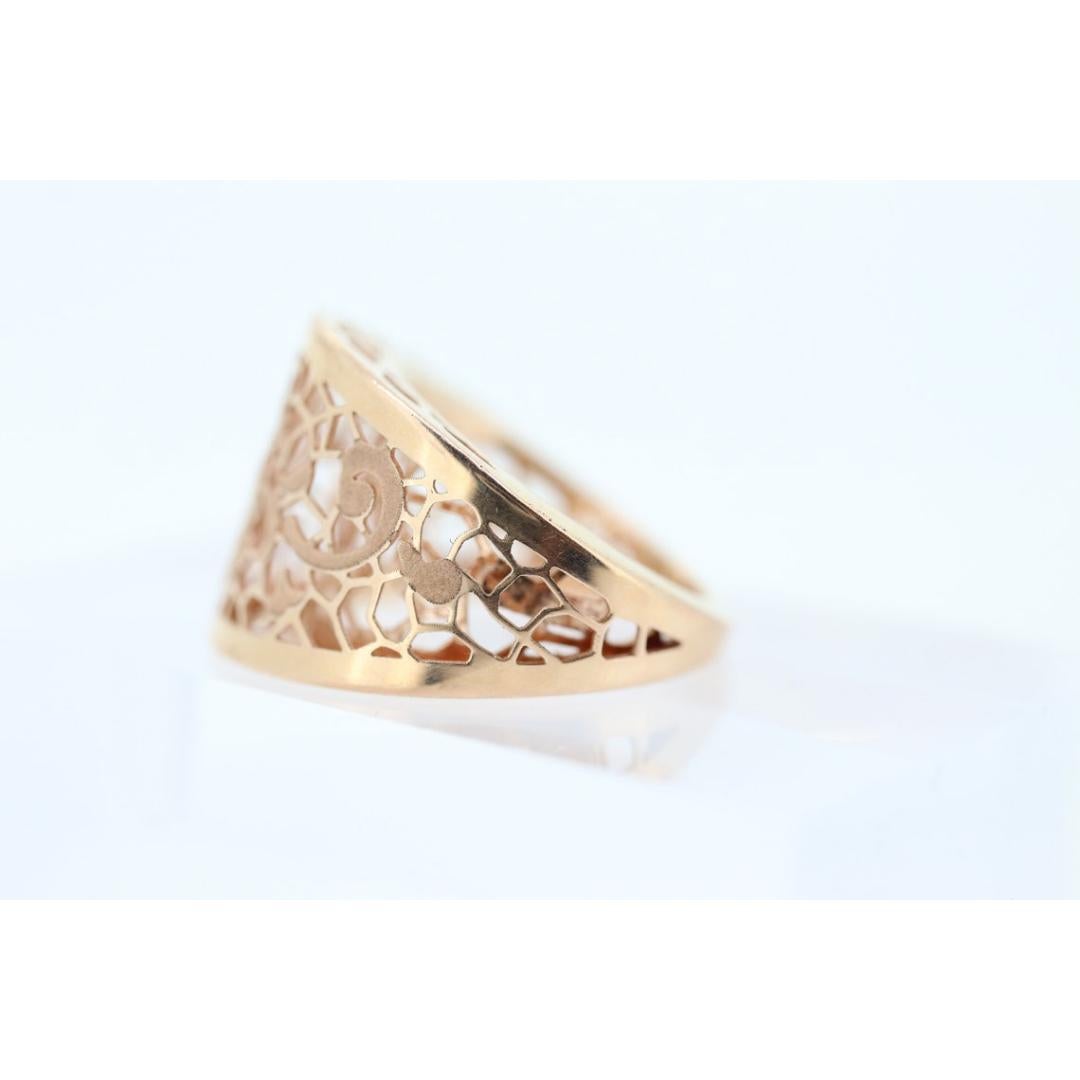 Anello Filigrana Signet Hollow. Anello in oro rosa 14k. Fascia di fiori di rosa. mignolo d'oro in vendita 2