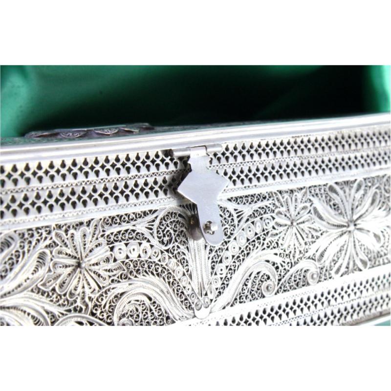 Filigree silver box with applications, monogram lid and four round feet For Sale 1
