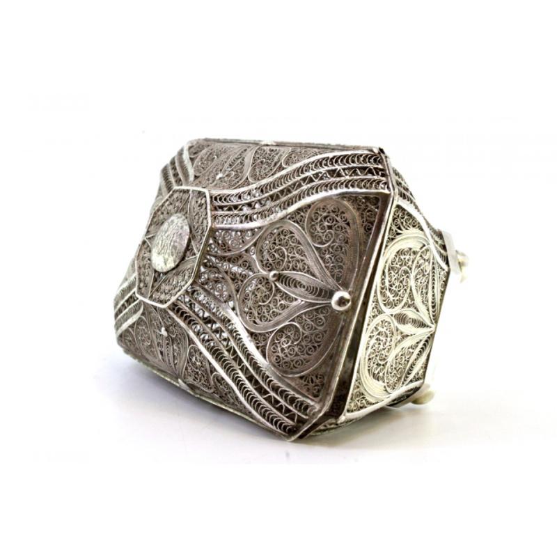 20th Century Filigree silver box with reliefs and monogram plaque on the lid For Sale