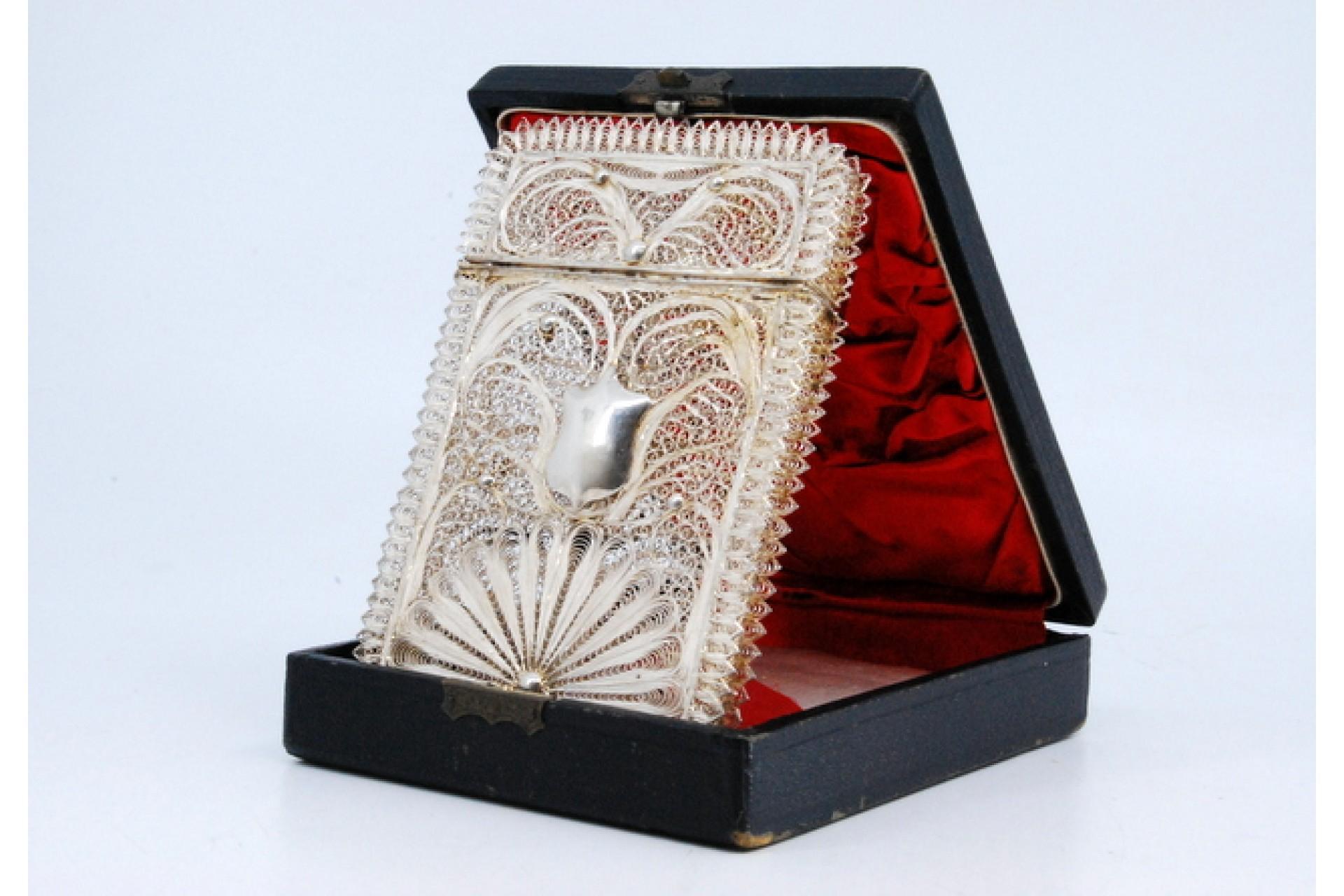 Silver Filigree silver card case with a central monogram card and hinged lid For Sale