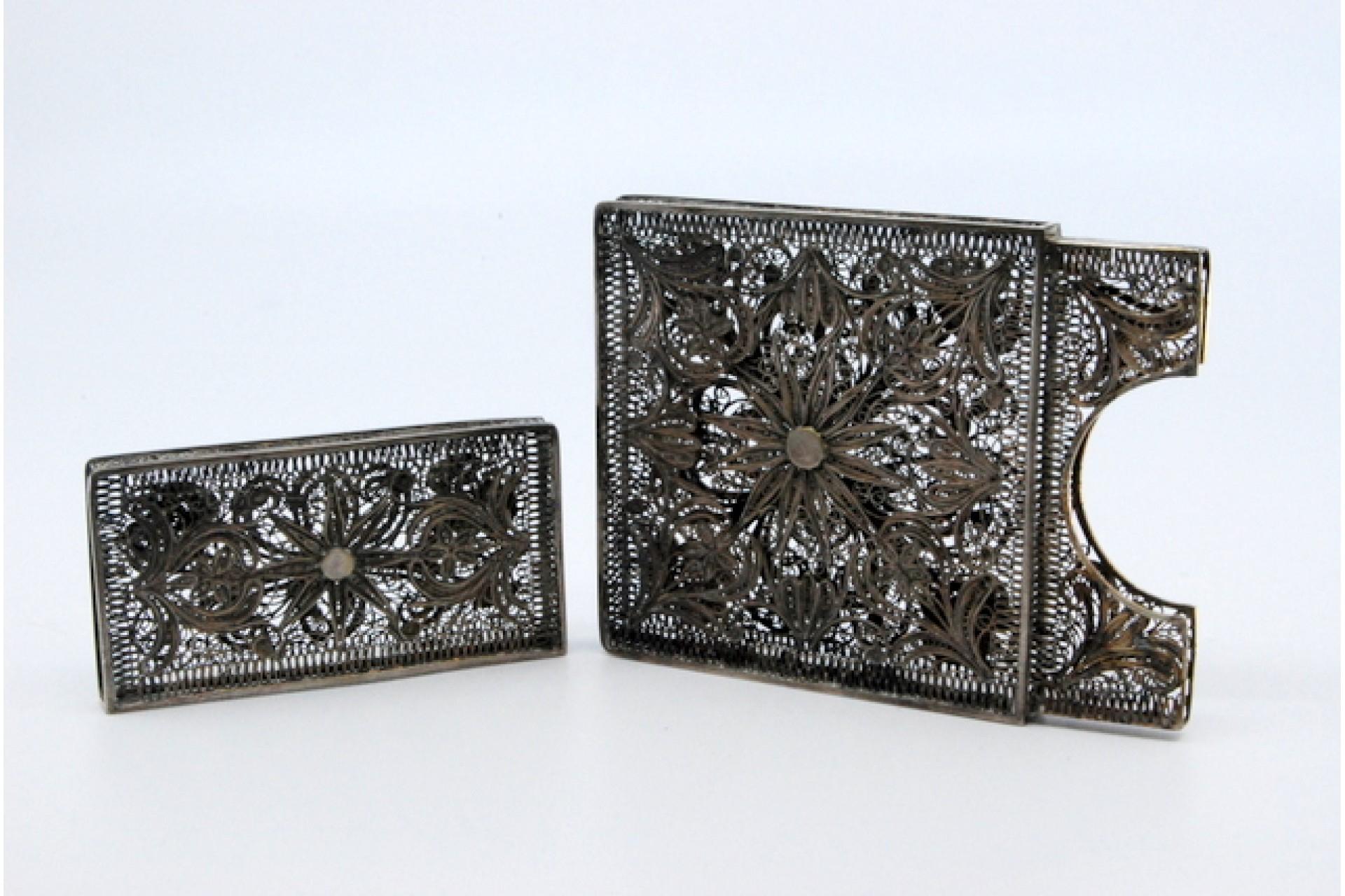 Filigree silver cartoneira with removable lid in vendita 4
