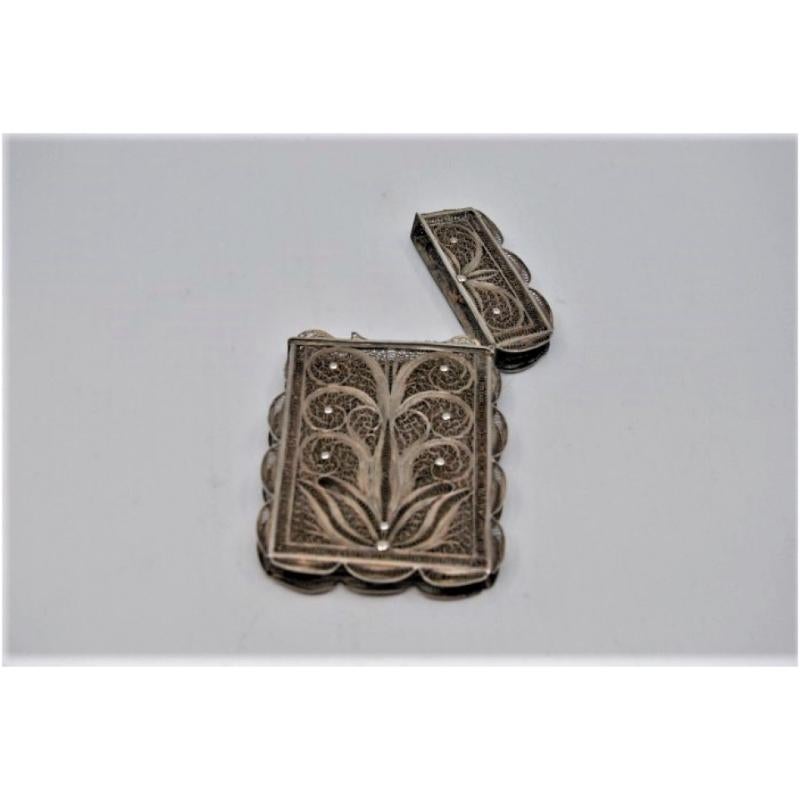 Europeo Filigree silver cartoneira with removable lid in vendita