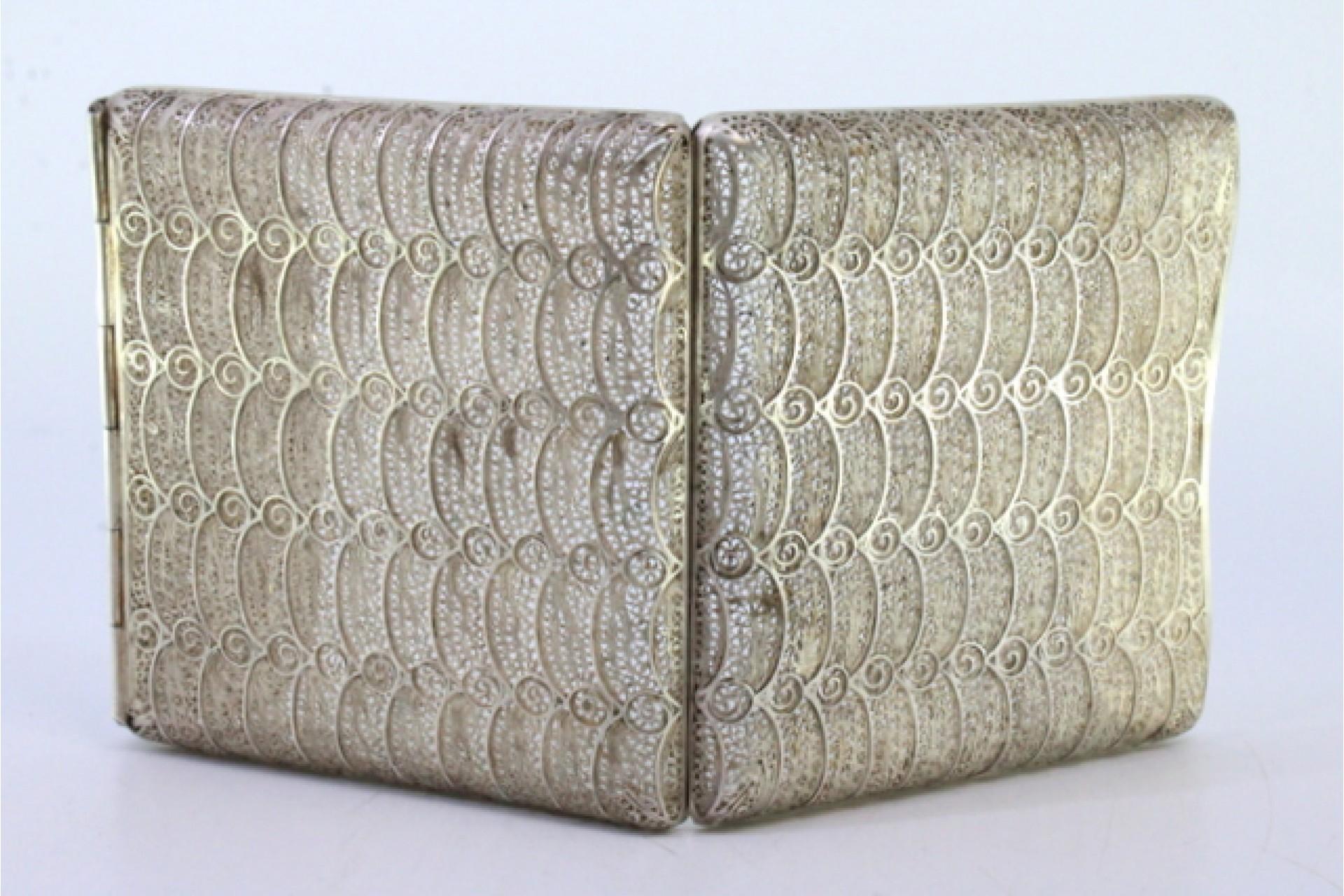 European Filigree silver cigarette case with spring and hinged lid For Sale