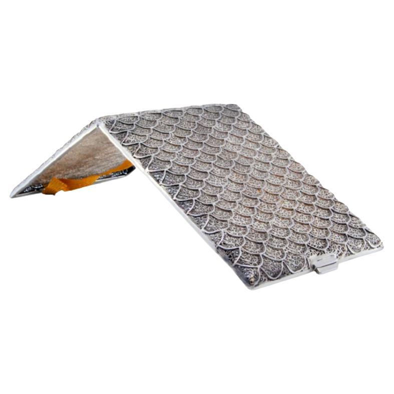 Filigree silver cigarette case with wavy reliefs and hinged lid For Sale