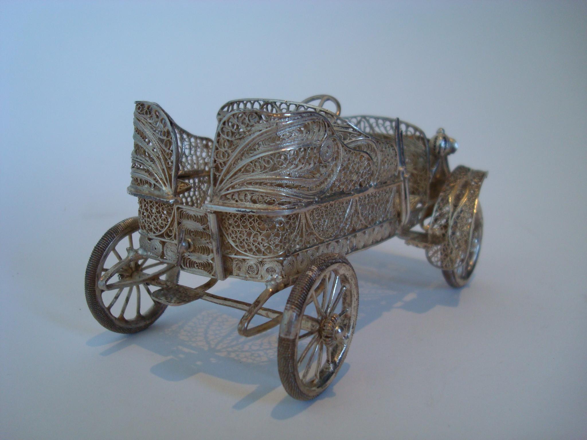 Filigree Silver Vintage Car Model In Good Condition For Sale In Buenos Aires, Olivos