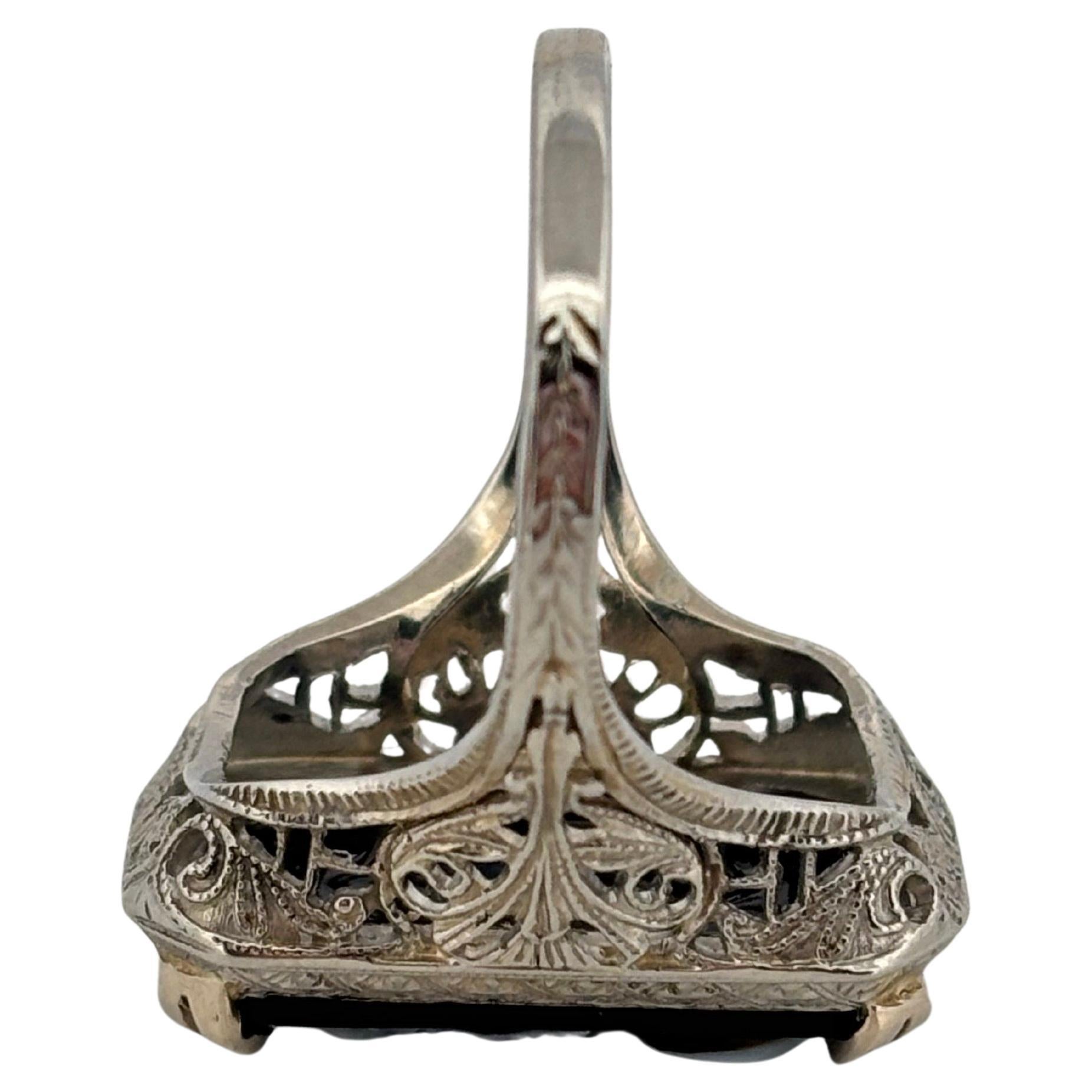 Anello con cammeo da donna in oro bianco 18 carati con pietra di onice nero filigranato in vendita 5