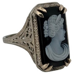 Anello con cammeo da donna in oro bianco 18 carati con pietra di onice nero filigranato