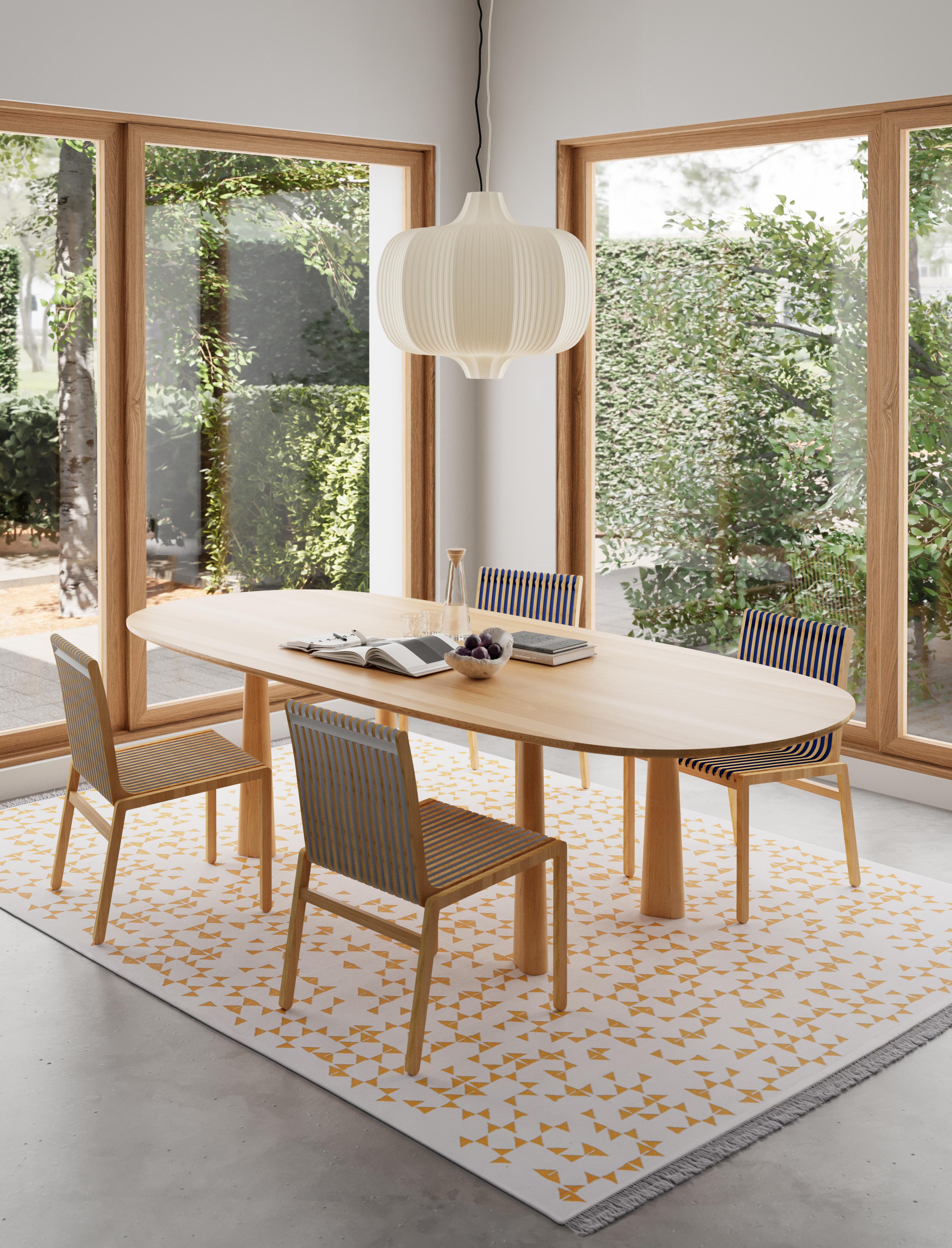 Bois de feuillus Filika Oval Dining Table for 6 People en vente