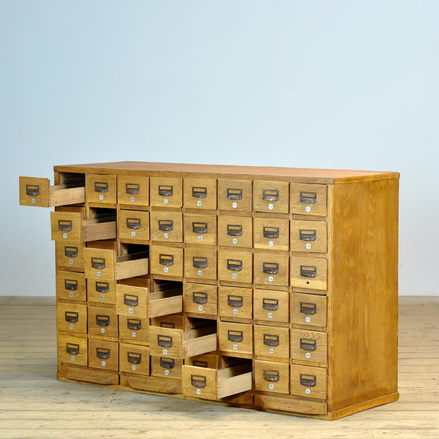 filing cabinet, 1930s In Good Condition For Sale In Amsterdam, Noord Holland