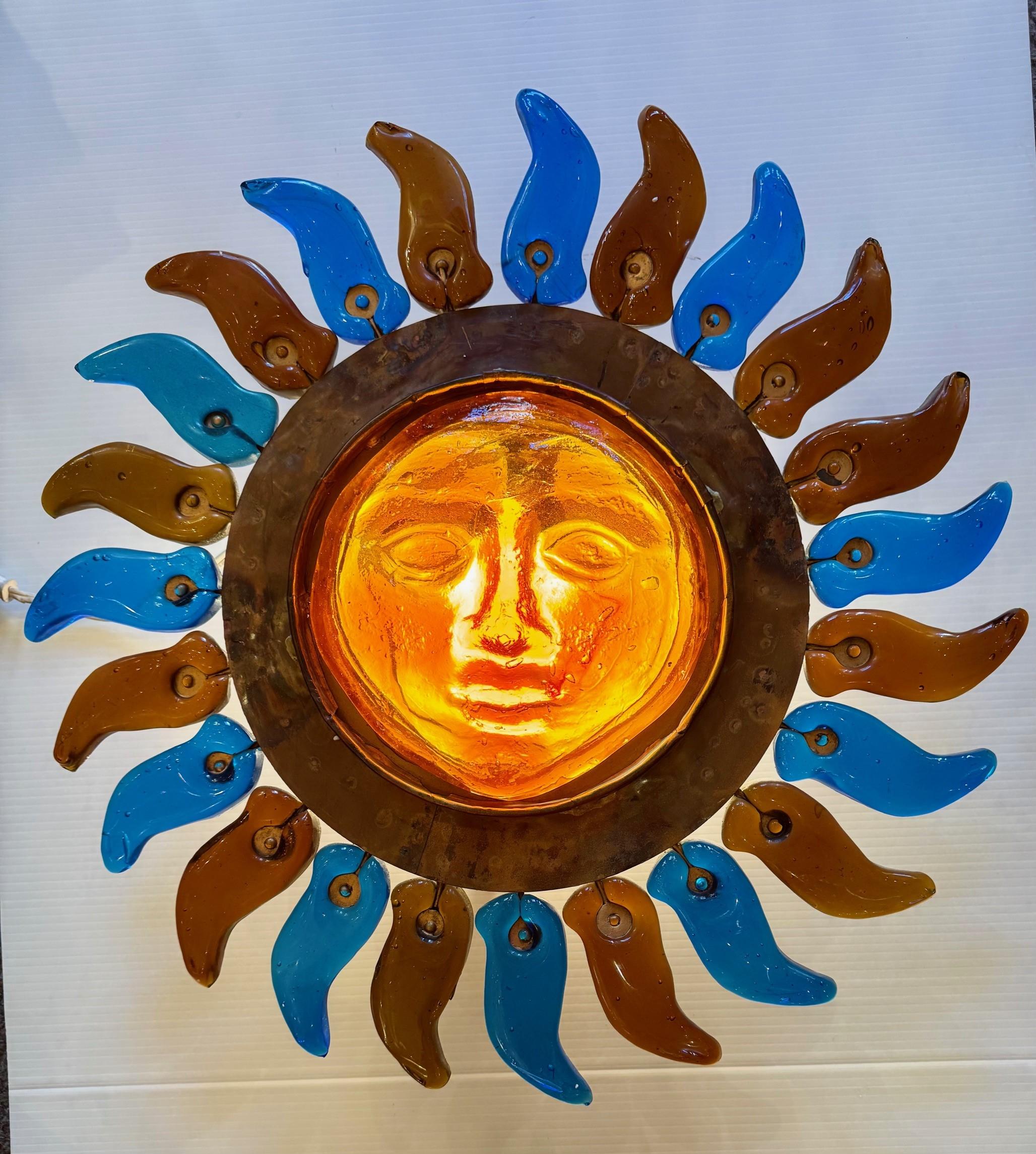 Este es un raro ejemplo de la obra de Felipe Delfinger para Feder que combina brillantemente la artesanía natural de los sopladores de vidrio de Cuernavaca con el gusto por la paleta brillante y sanguínea de México, tan evocadora de esa colorida