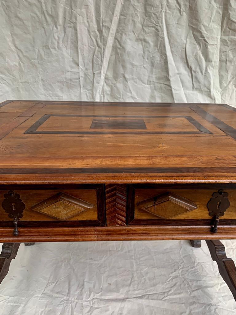 Filipino style table, Portuguese 19th Century In Good Condition For Sale In Lisboa, PT