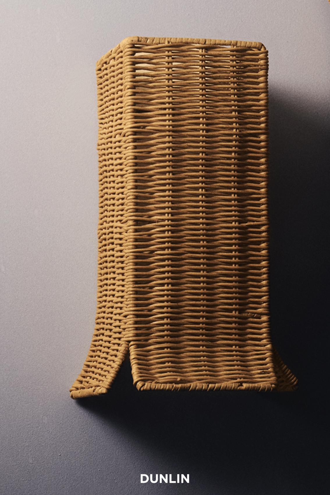 Entworfen von DUNLIN Australia.

Die mit Eleganz und makelloser Präzision gefertigten Filippo Sconces von Dunlin verkörpern ein zeitloses Design. Diese perfekt proportionierten Wandleuchten aus Rattan sind ideal, um Kunstwerke einzurahmen, einen