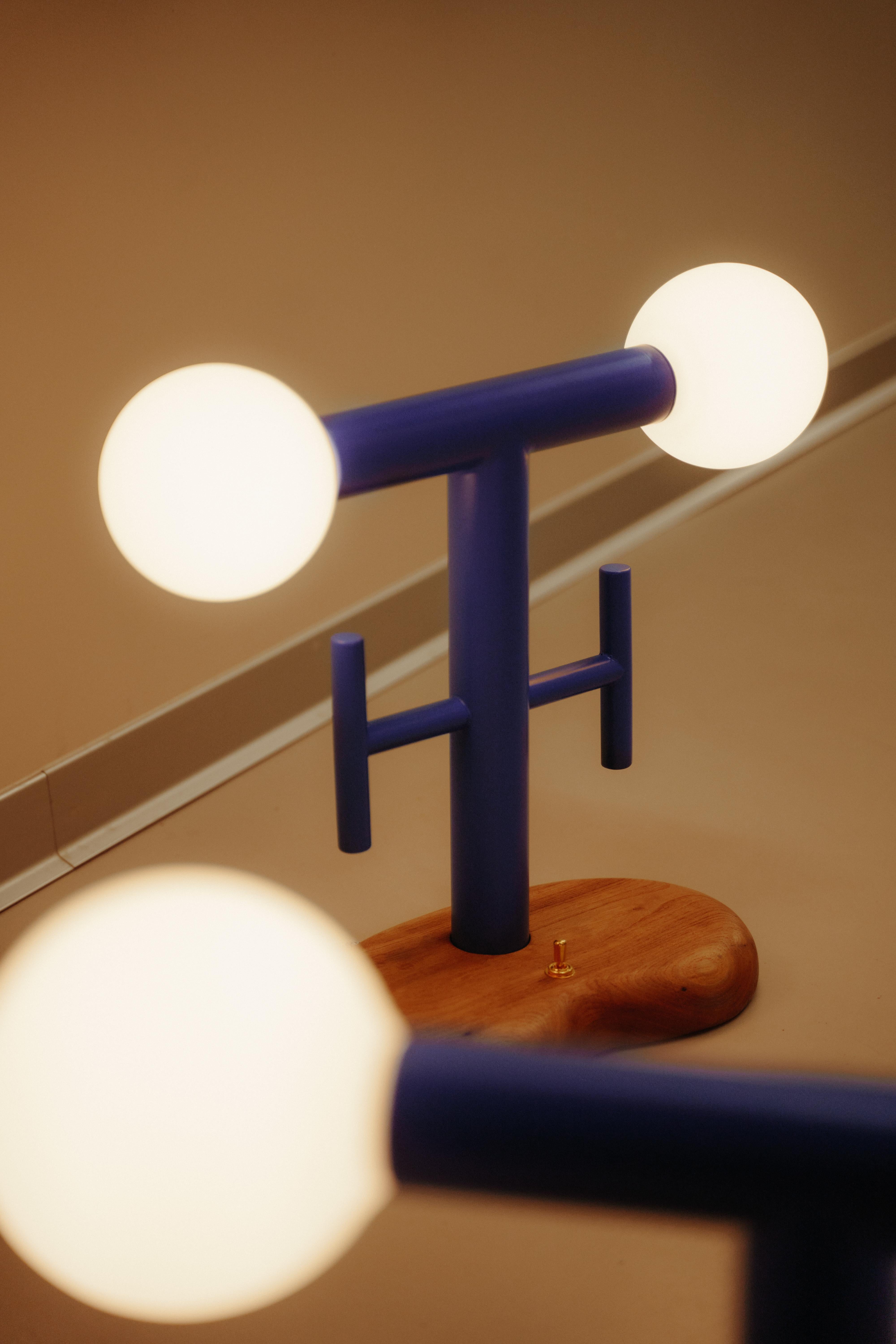 XXIe siècle et contemporain Lampe de table de chevet en orme espagnol massif Fillete de Marco Calhau en vente