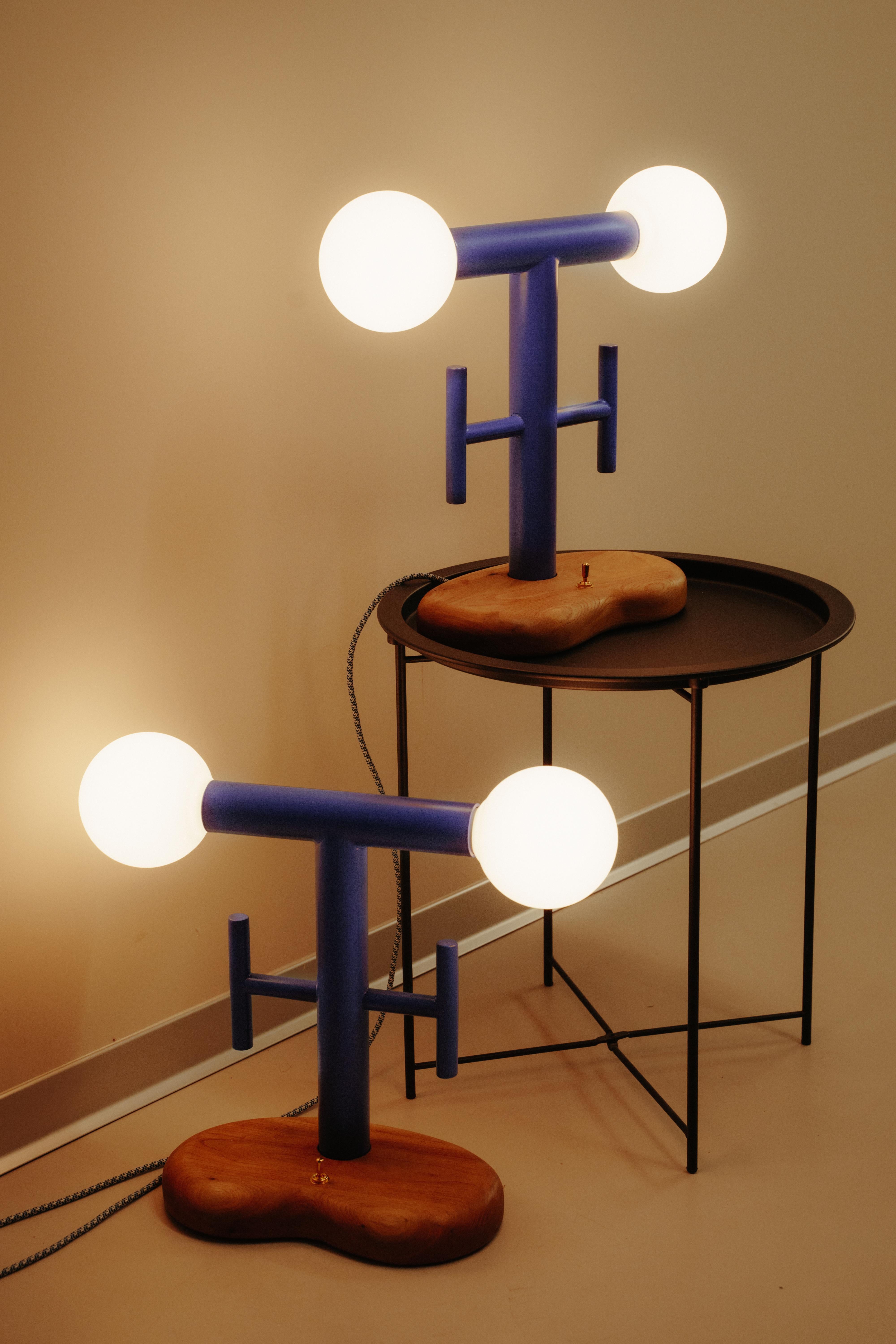 Orme Lampe de table de chevet en orme espagnol massif Fillete de Marco Calhau en vente