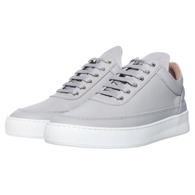 Filling Pieces, baskets en cuir gris