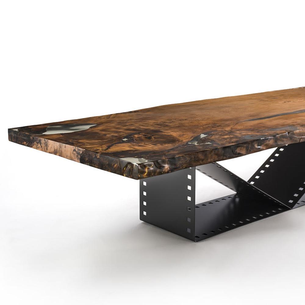Film Roll Kauri Dining Table in Solid Kauri Wood In New Condition In Paris, FR