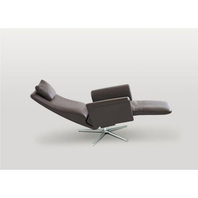 FSM Filou chair by De Sede. Filou's seat and footrest are fully crafted and can be stopped at any angle without any effort. A clever solution presents the upholstery from being unduly squashed when the footrest is advanced and creates a long, very