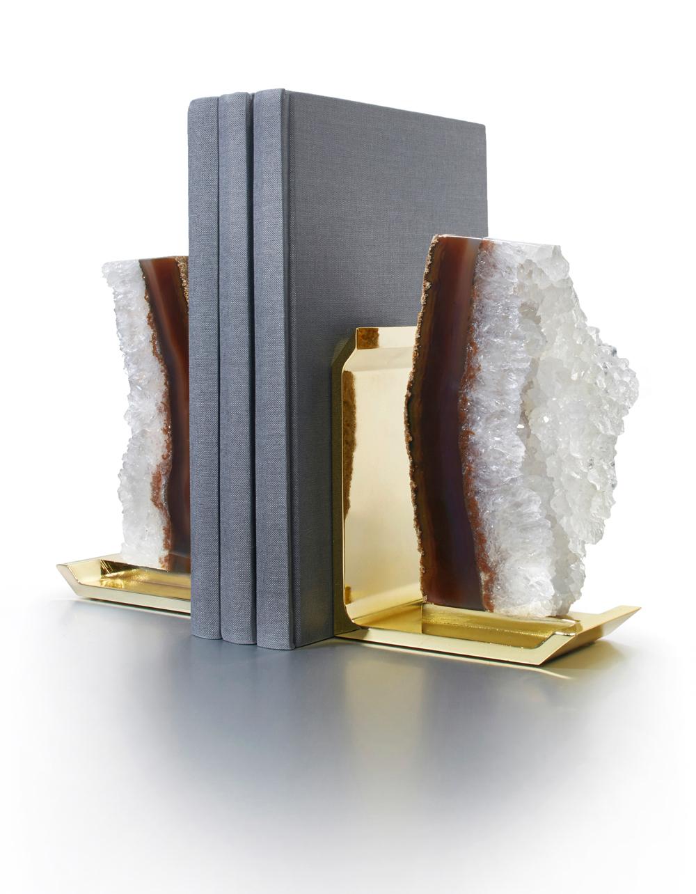 Modernity and nature combine in the design of our Fim bookends. Striking variations of color differentiate the stones of these pieces. The gems are natural outgrowths from the inside of ancient lava streams, with traces of crystal, agate and