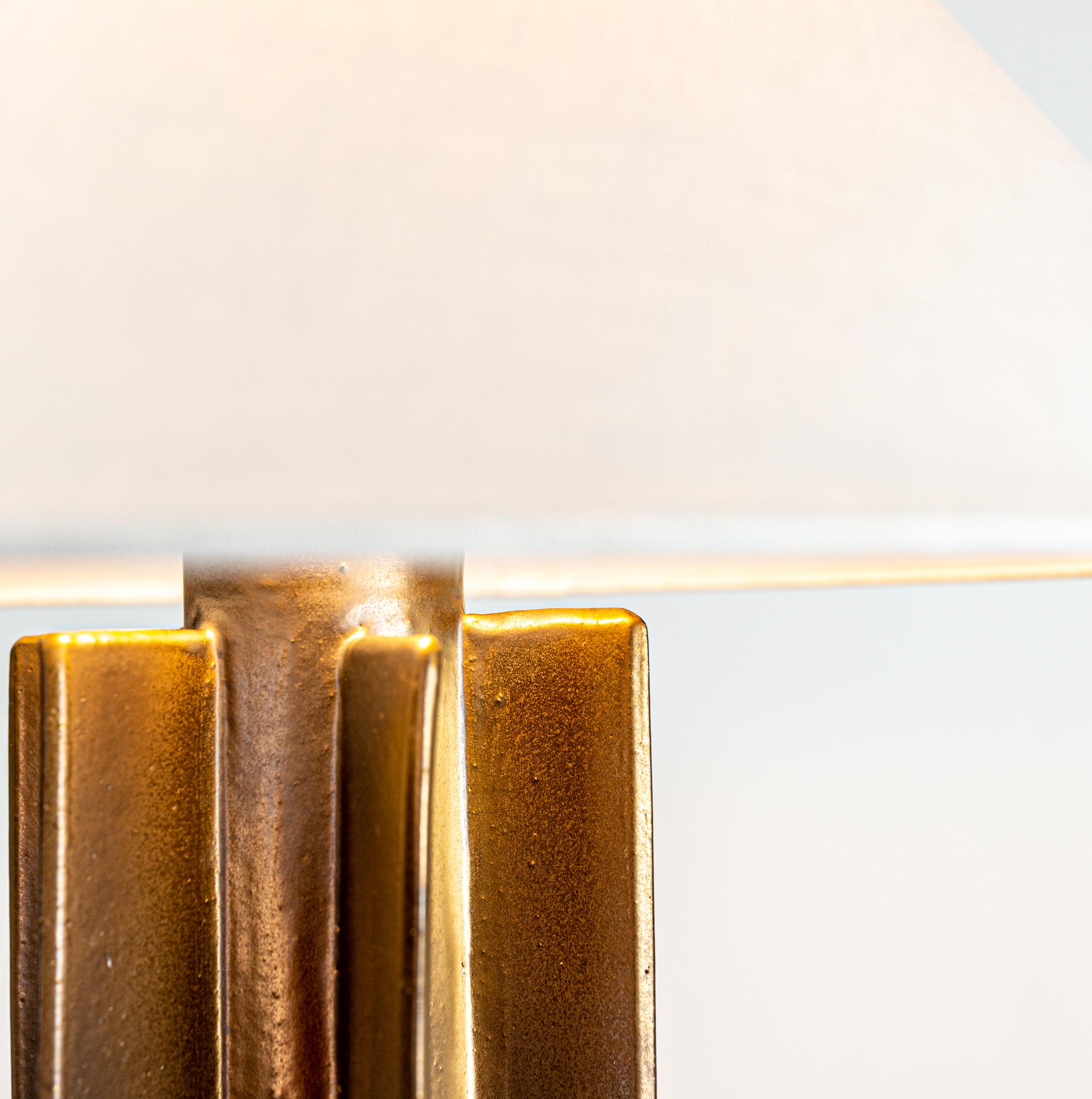 Lámpara de mesa FIN Shade, acabado esmaltado dorado, lámpara de cerámica hecha a mano por Kalin Asenov en Nuevo estado para la venta en Savannah, GA
