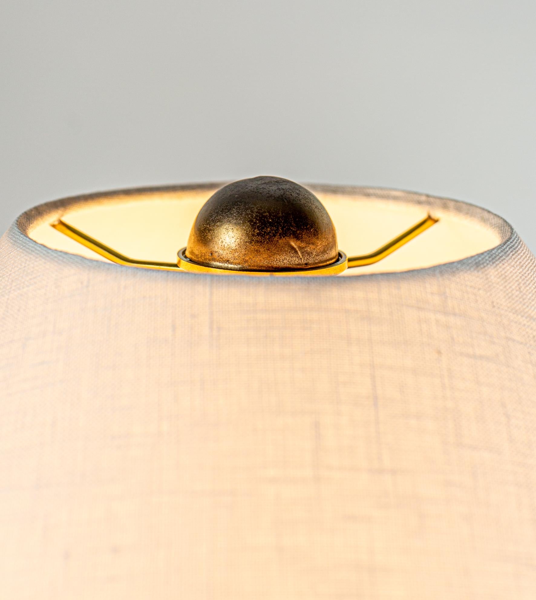 Lámpara de mesa FIN Shade, acabado esmaltado dorado, lámpara de cerámica hecha a mano por Kalin Asenov Siglo XXI y contemporáneo en venta