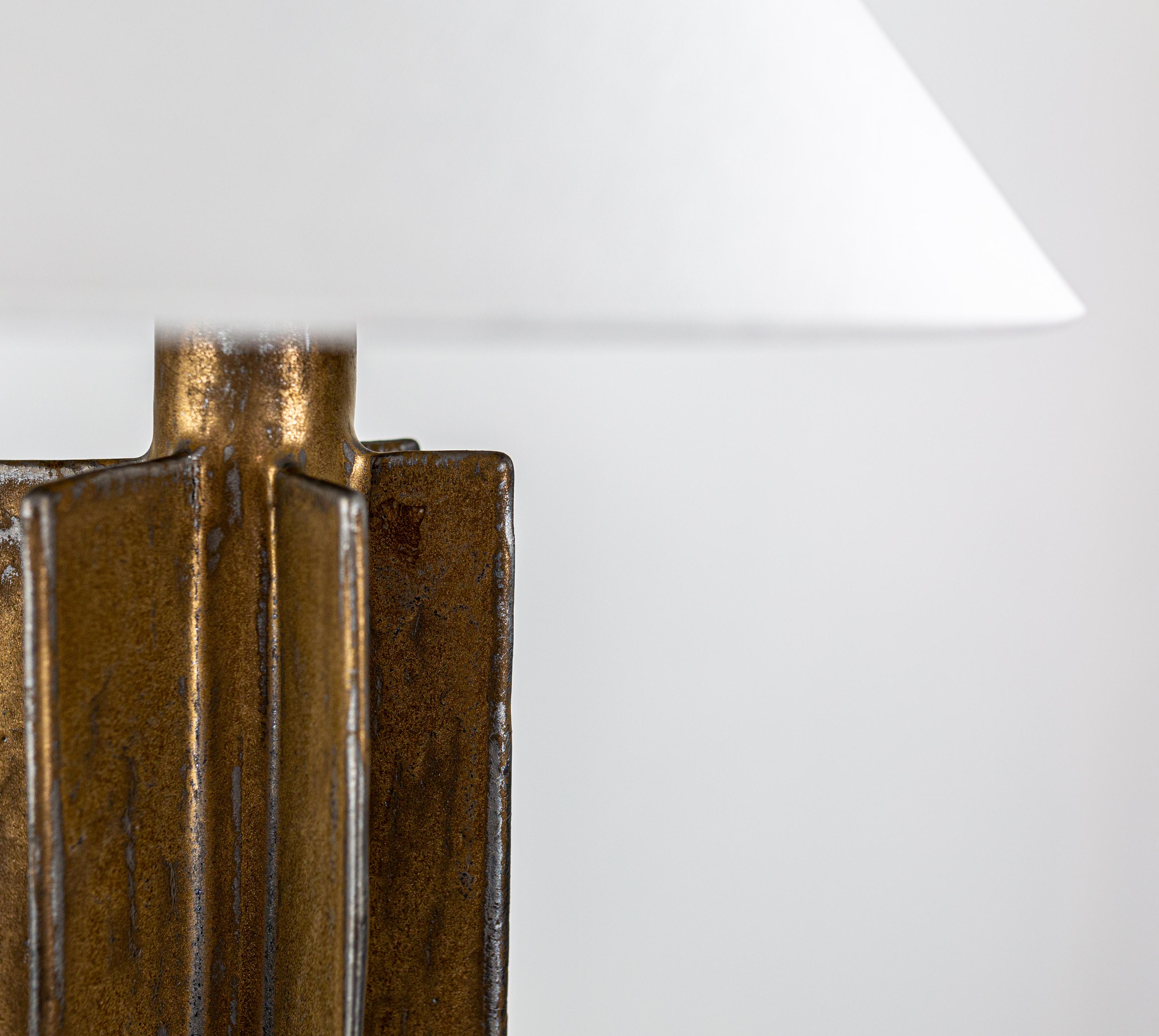 Céramique Lampe de bureau FIN, finition glaçure dorée, lampe en céramique fabriquée par Kalin Asenov en vente