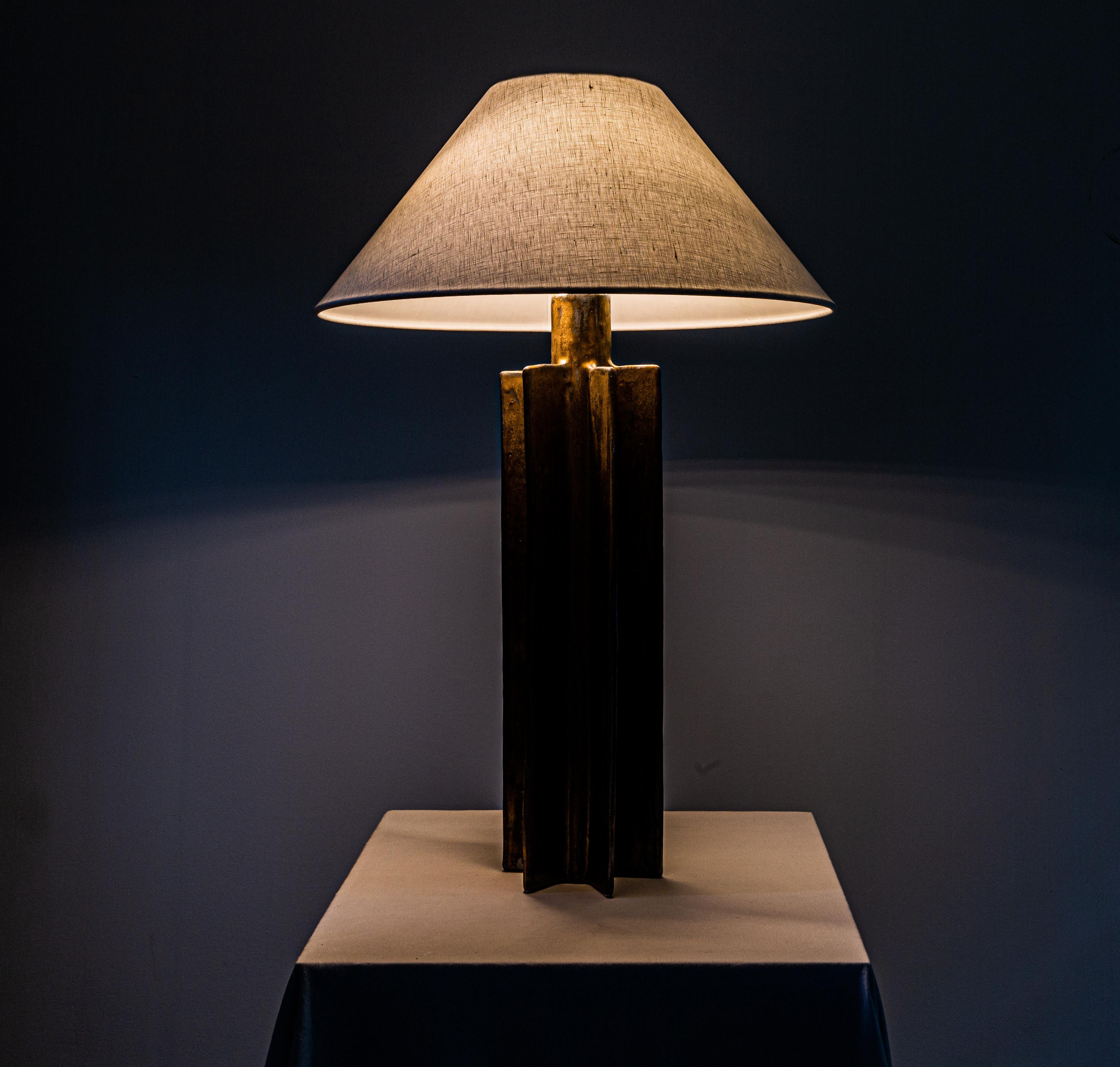 FIN Shade Table Lamp, Gold Glaze Finish, hanbuilt ceramic lamp by Kalin Asenov For Sale 1