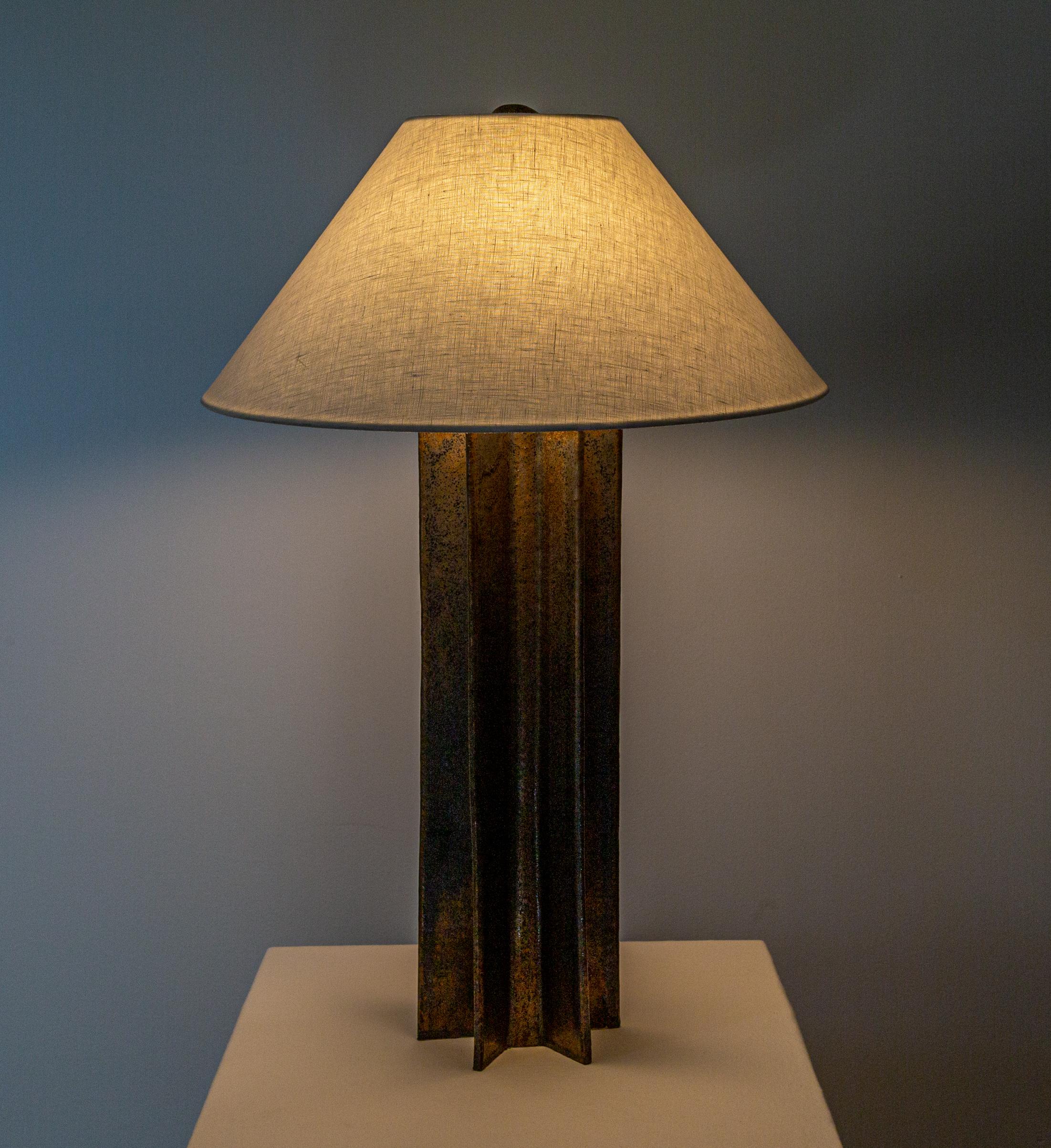 Lampada da tavolo FIN Shade, Noir Stardust, lampada in ceramica costruita a mano da Kalin Asenov in vendita 3