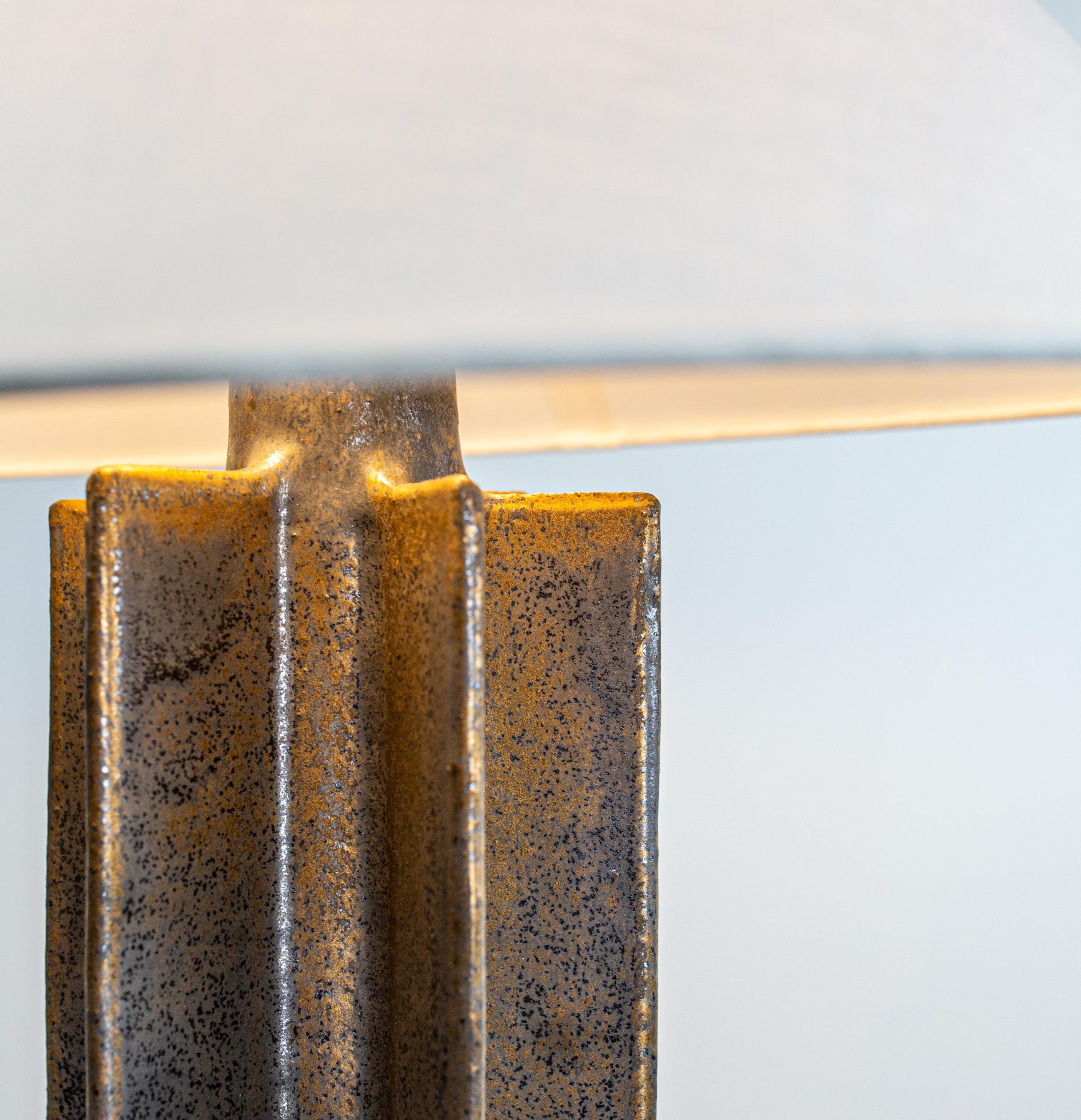 Americano Lampada da tavolo FIN Shade, Noir Stardust, lampada in ceramica costruita a mano da Kalin Asenov in vendita