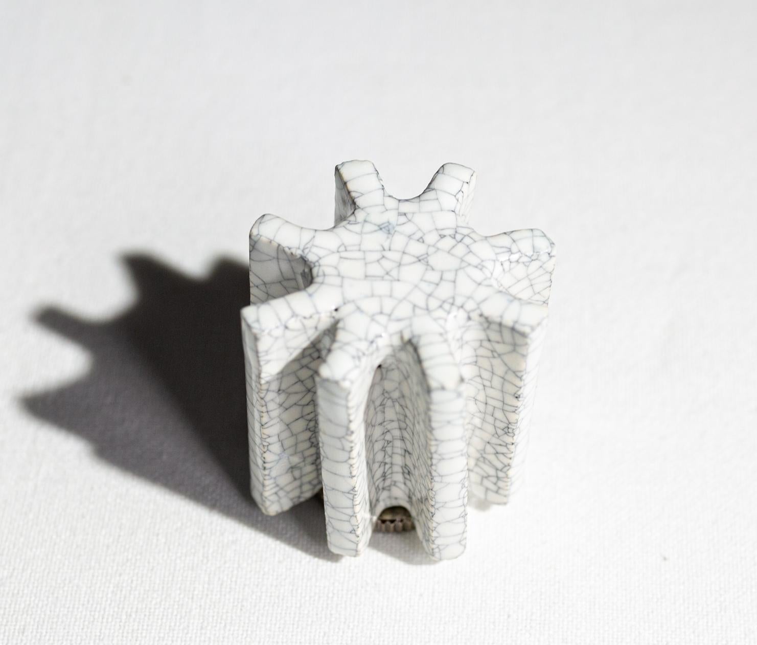 Lámpara de mesa FIN Shade, Snowdrift Lace, lámpara de cerámica hecha a mano por Kalin Asenov Cerámico en venta