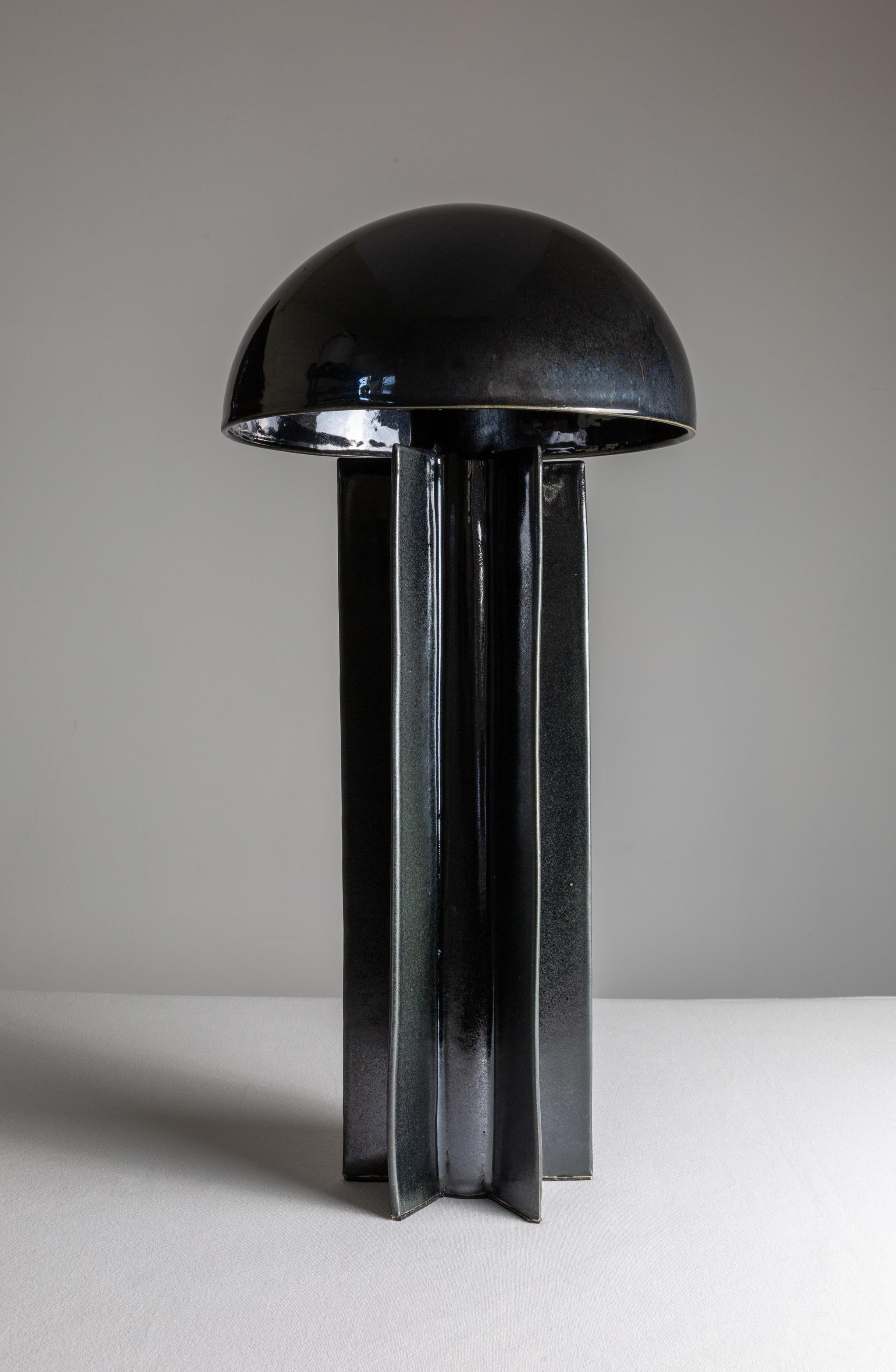 Lámpara de sobremesa FIN, Obsidian, lámpara de cúpula de cerámica construida a mano por Kalin Asenov en venta 2