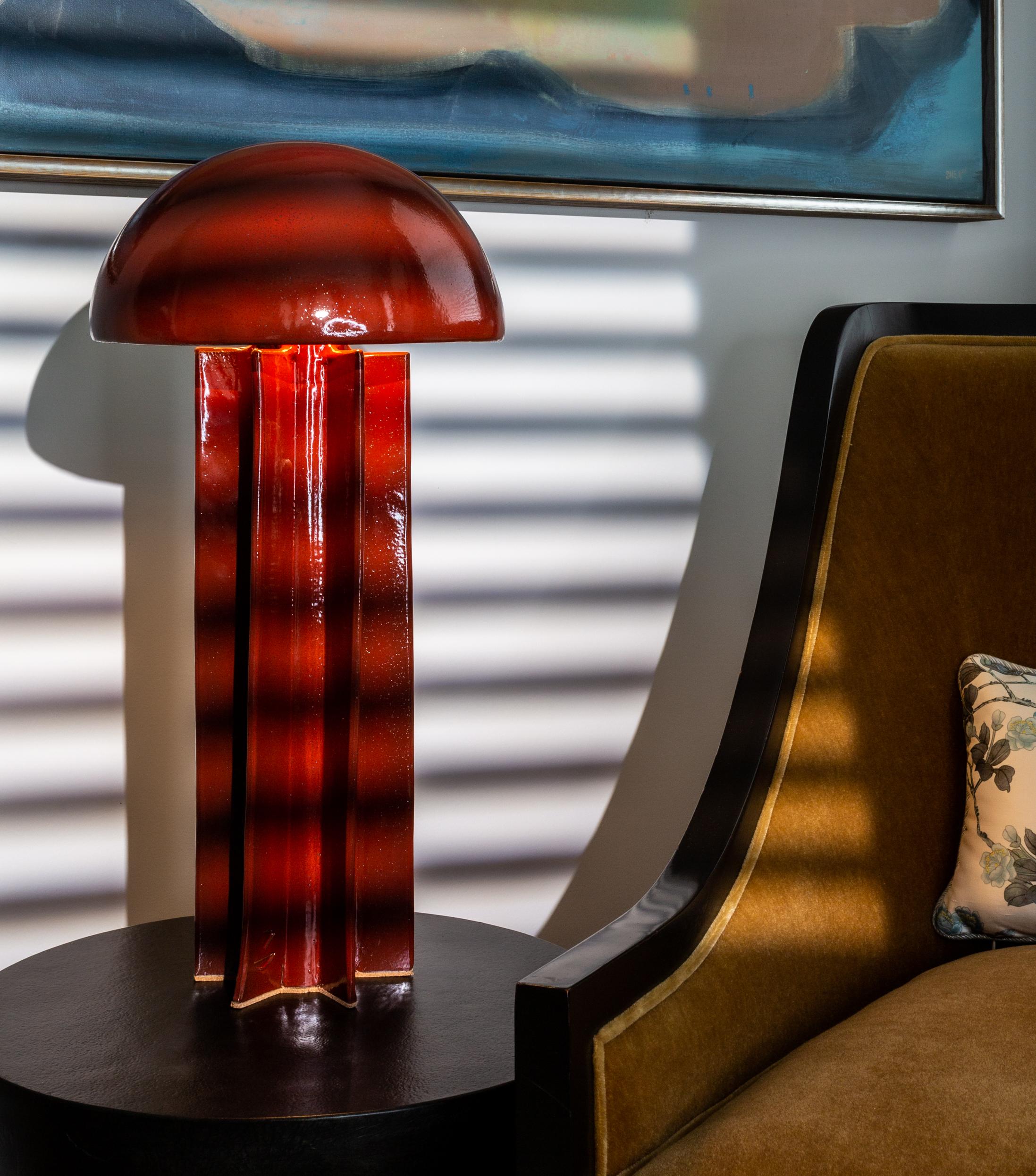 Moderne Lampe de table FIN, Oxblood Lustre, lampe dôme en céramique fabriquée à la main par Kalin Asenov en vente