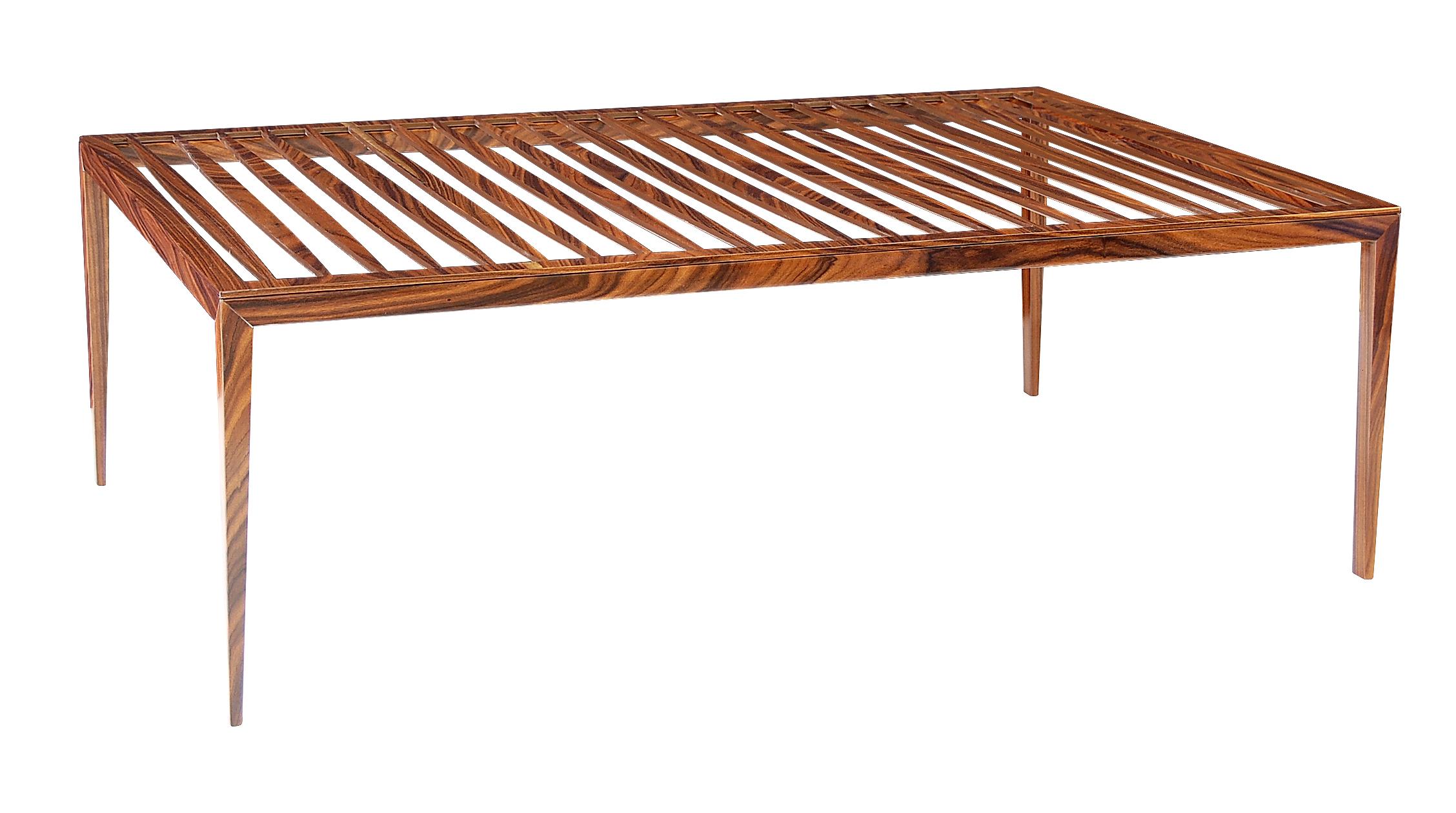 This coffee table designed by Roberta Rampazzo and produced by the high-end Brazilian company Vermeil. The Minimalist wooden table is made in Pau Ferro wood and is an elegant, clean and timeless piece with stunning handmade finishing. A very unique