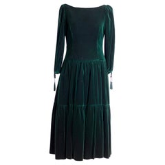 FINAL PRICE: 1990s Oscar De La Renta Green velvet Dress