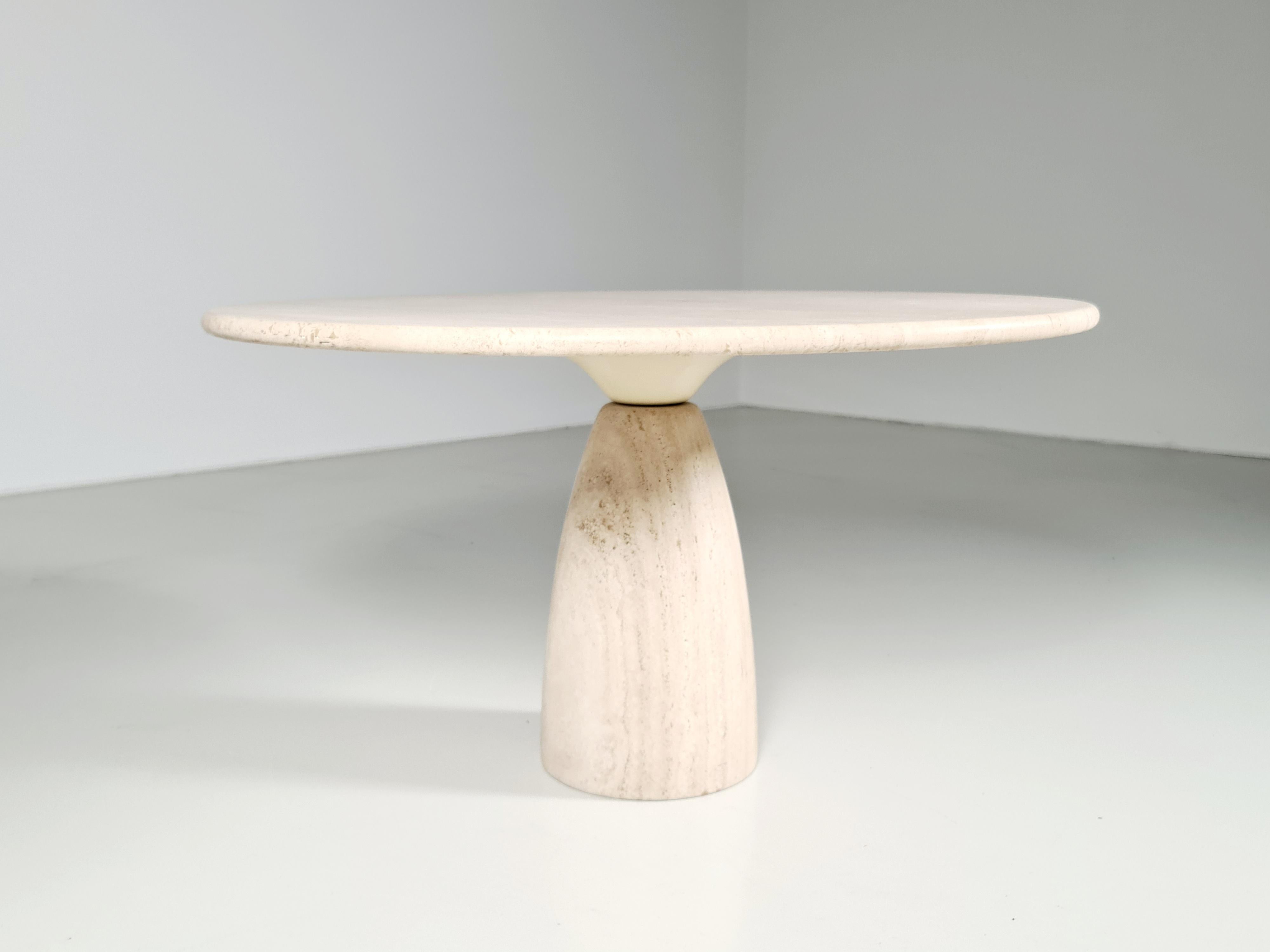 Finale 1790 travertine dining table by German designer Peter Draenert. From the 1970s.
The pale beige travertine top rests on a tear drop shaped pedestal that is designed with a lacquered metal inverted form that is then pinned to the wood support