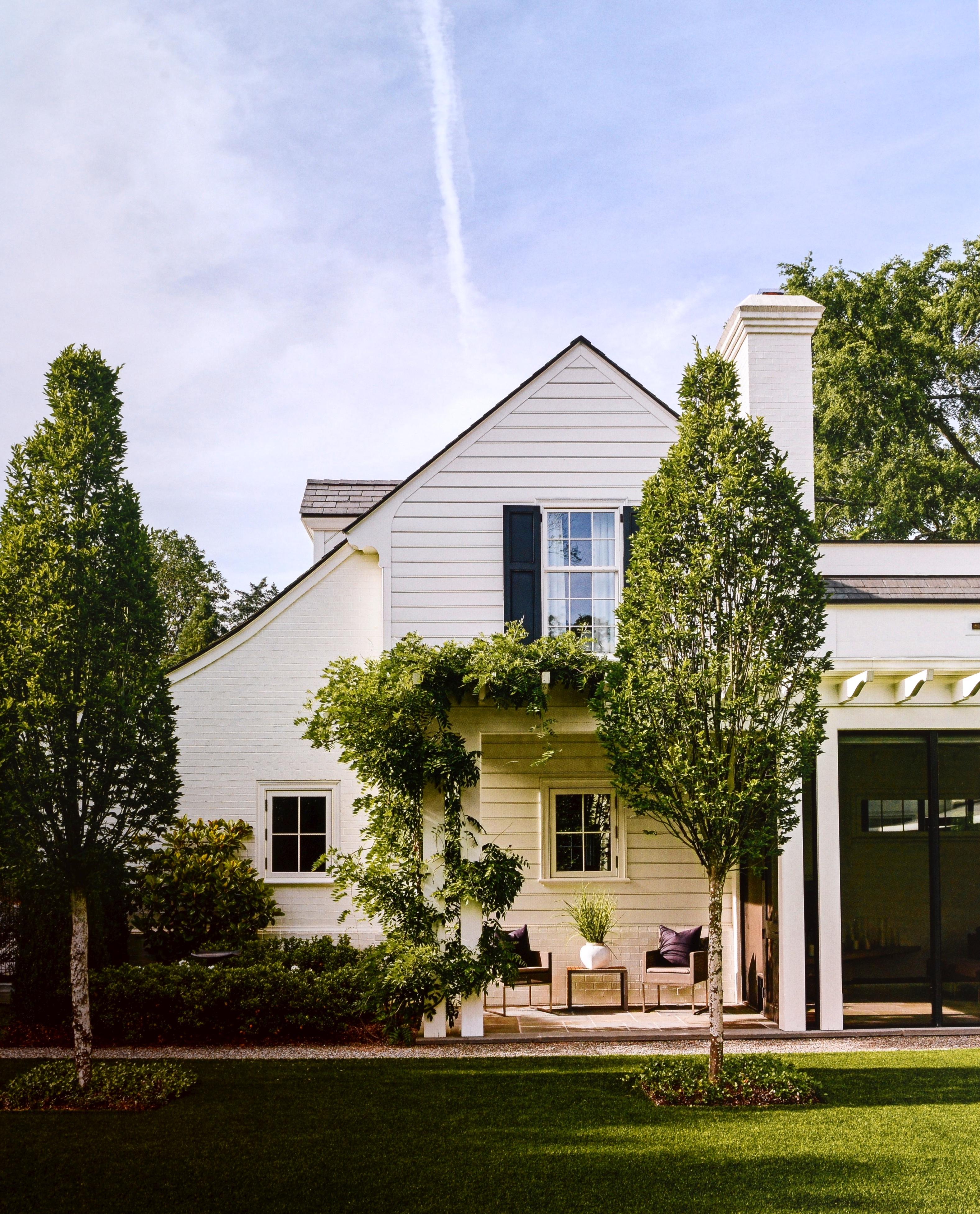 Finding Home: The Houses of Pursley Dixon, by Ken Pursley. Published by Rizzoli International Publications, New York, 2021. Hardcover with dust jacket. Founded on the simple principle “Build beautiful things,” the architectural team of Pursley