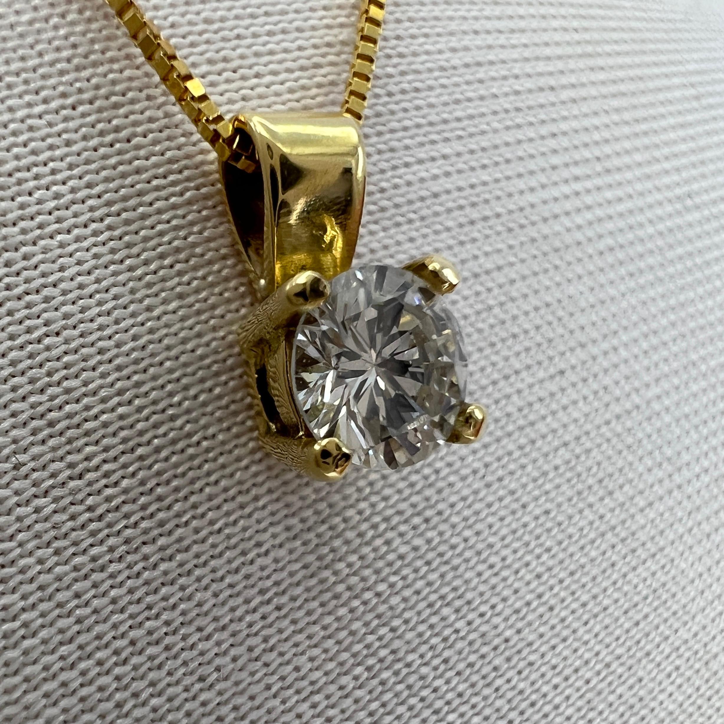 Pendentif solitaire en or jaune 18 carats avec diamants blancs naturels de 0,27 carat, taille ronde Unisexe en vente