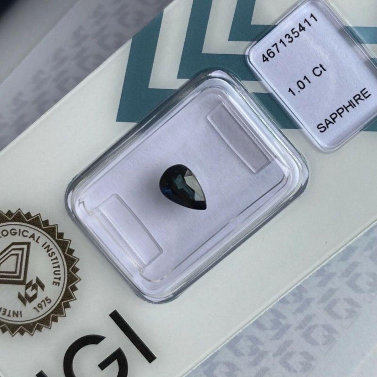 Fine 1.01ct Deep Green Blue Untreated Sapphire Pear Teardrop Cut IGI Certified

Fine Deep Green Blue Sapphire In IGI Blister. 
1.01 Carat with an excellent pear teardrop cut and very good clarity, a very clean stone with only some small natural