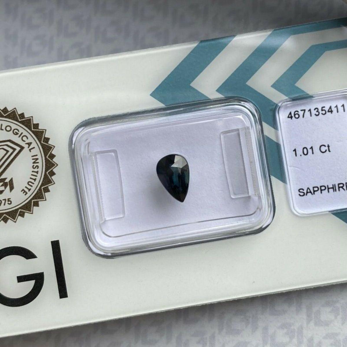Fine 1.01ct Deep Green Blue Untreated Sapphire Pear Teardrop Cut IGI Certified In New Condition For Sale In Birmingham, GB