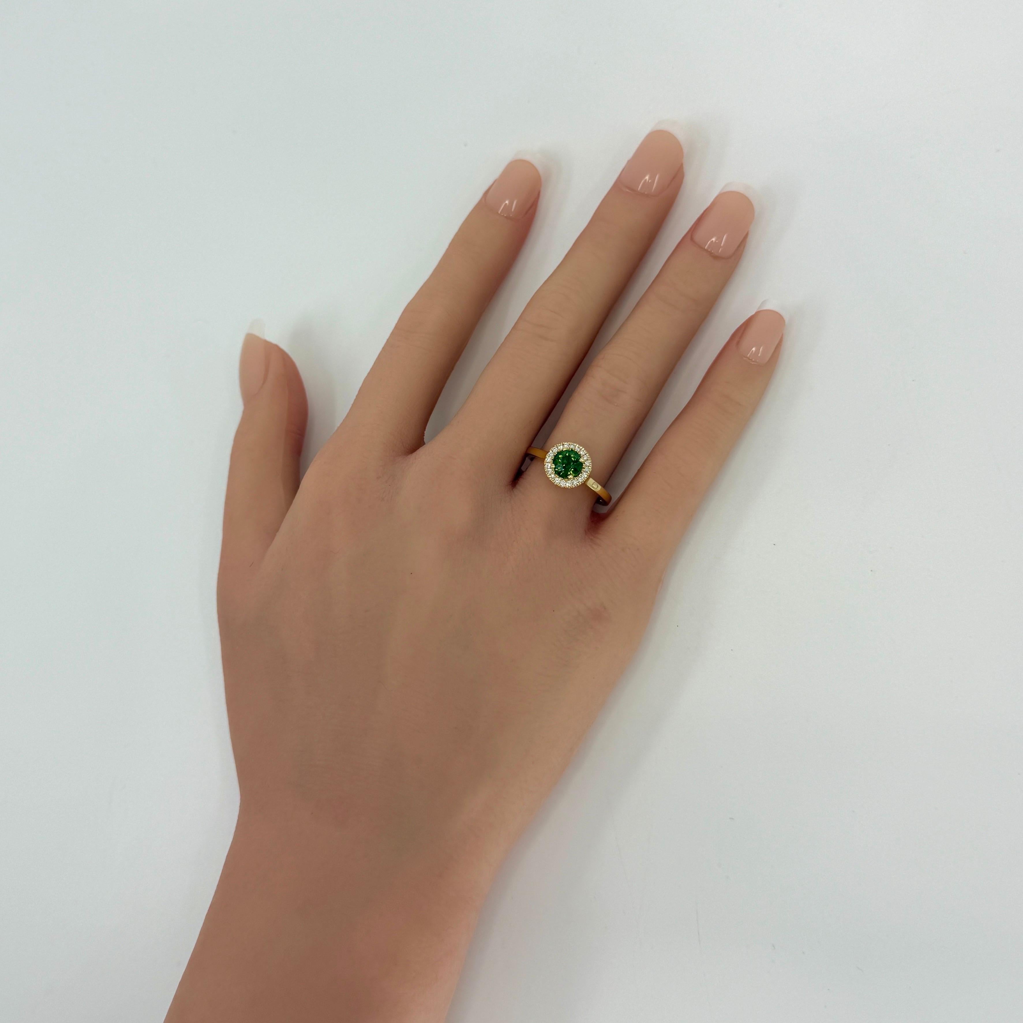 Feiner 1,25ct Rundschliff Lebendiger Grüner Saphir & Diamant 18k Gelbgold Halo Ring im Zustand „Neu“ im Angebot in Birmingham, GB
