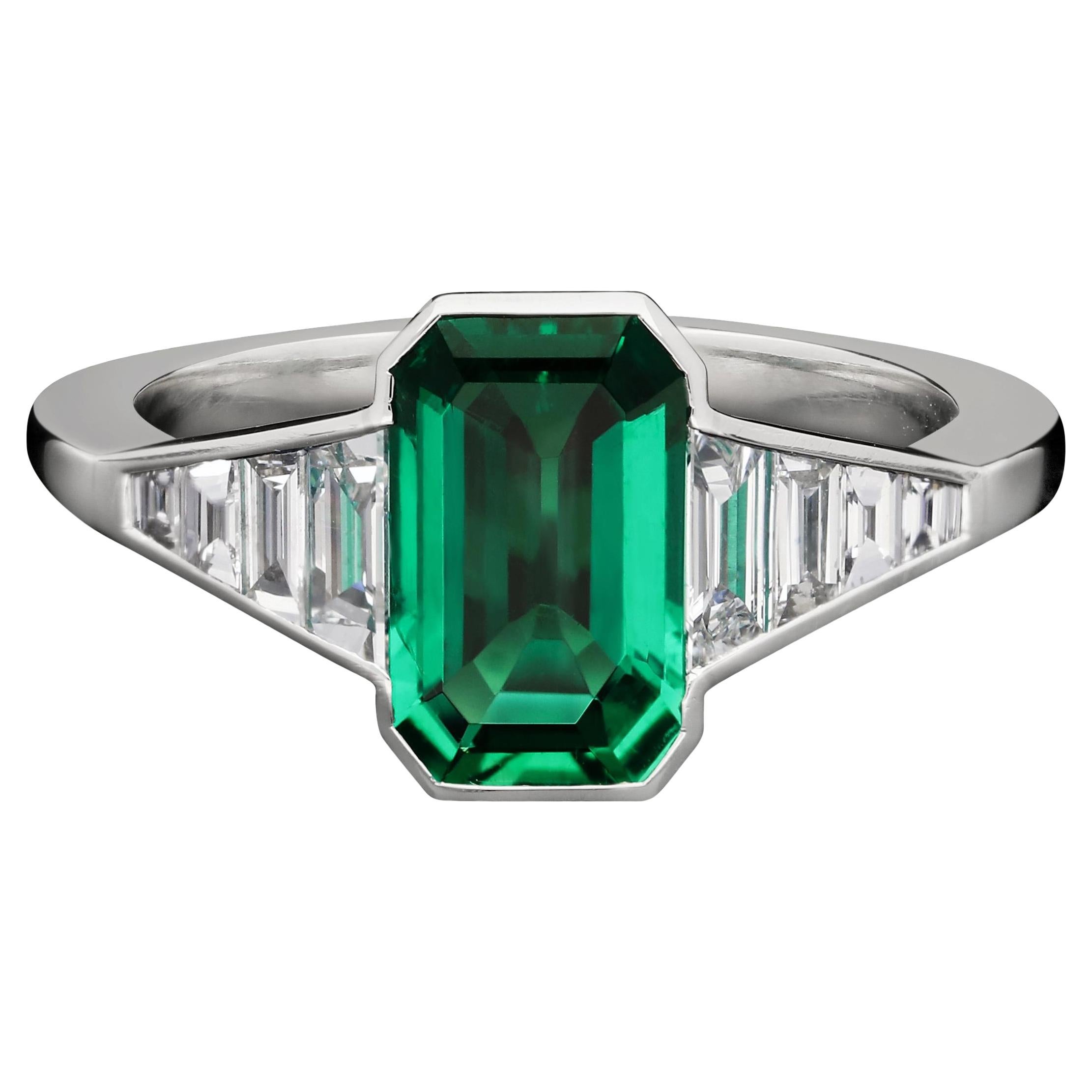 Hancocks Fine 1.29carat Colombian Emerald & Diamond Ring For Sale