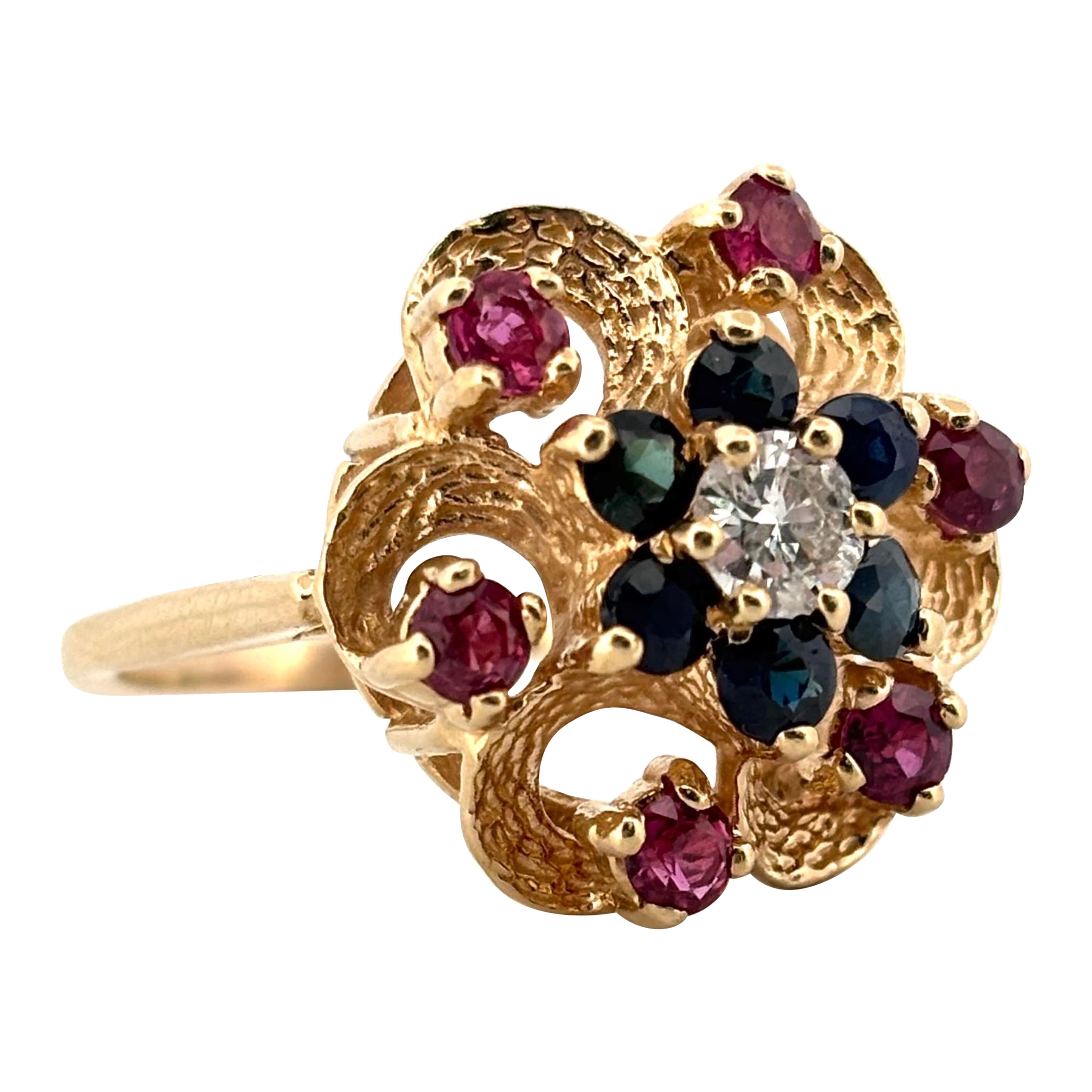 Anillo de oro amarillo de 14 quilates con diamantes de 0,25 ct, zafiros de 0,54 ct y rubíes de 0,60 ct en venta