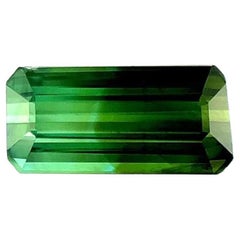 Belle tourmaline bleue verte bicolore taille émeraude VS de 1,52 carat