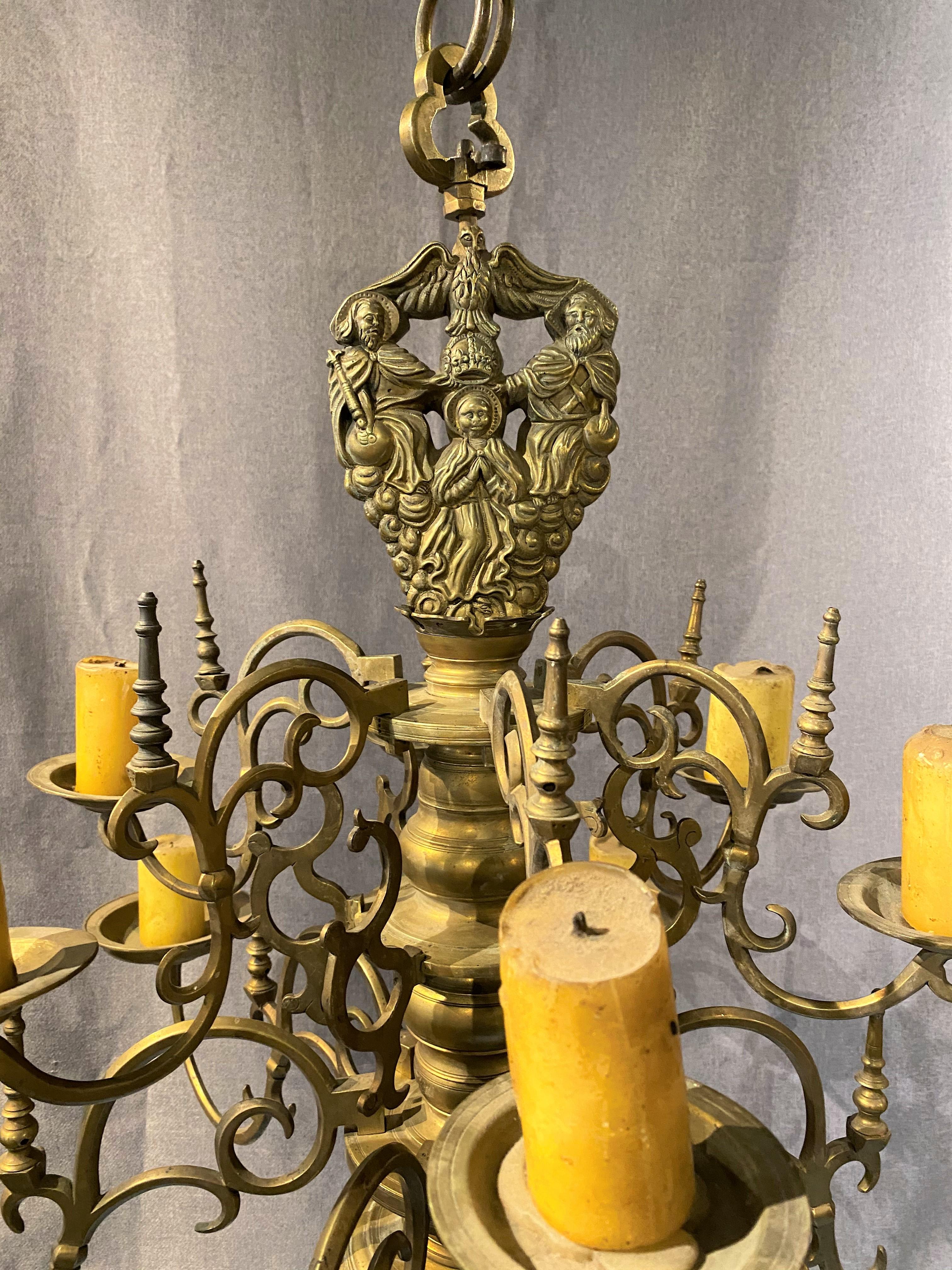 Polonais Lustre à 12 éclairages à deux niveaux en laiton polonais ou néerlandais du 17ème-18ème siècle en vente