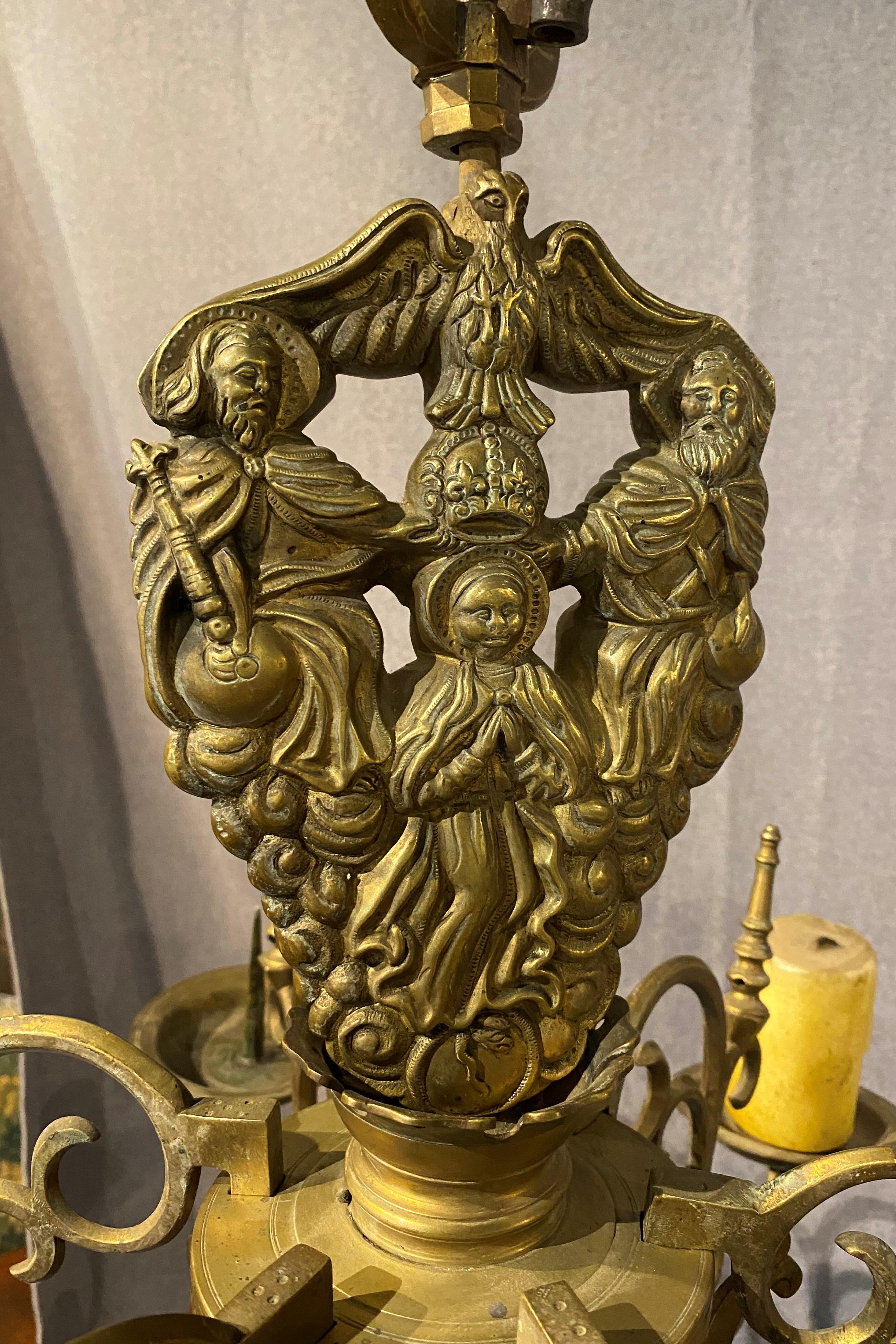 Zweistöckiger Kronleuchter mit 12 Leuchten aus poliertem oder holländischem Messing, 17.-18. Jahrhundert im Angebot 2