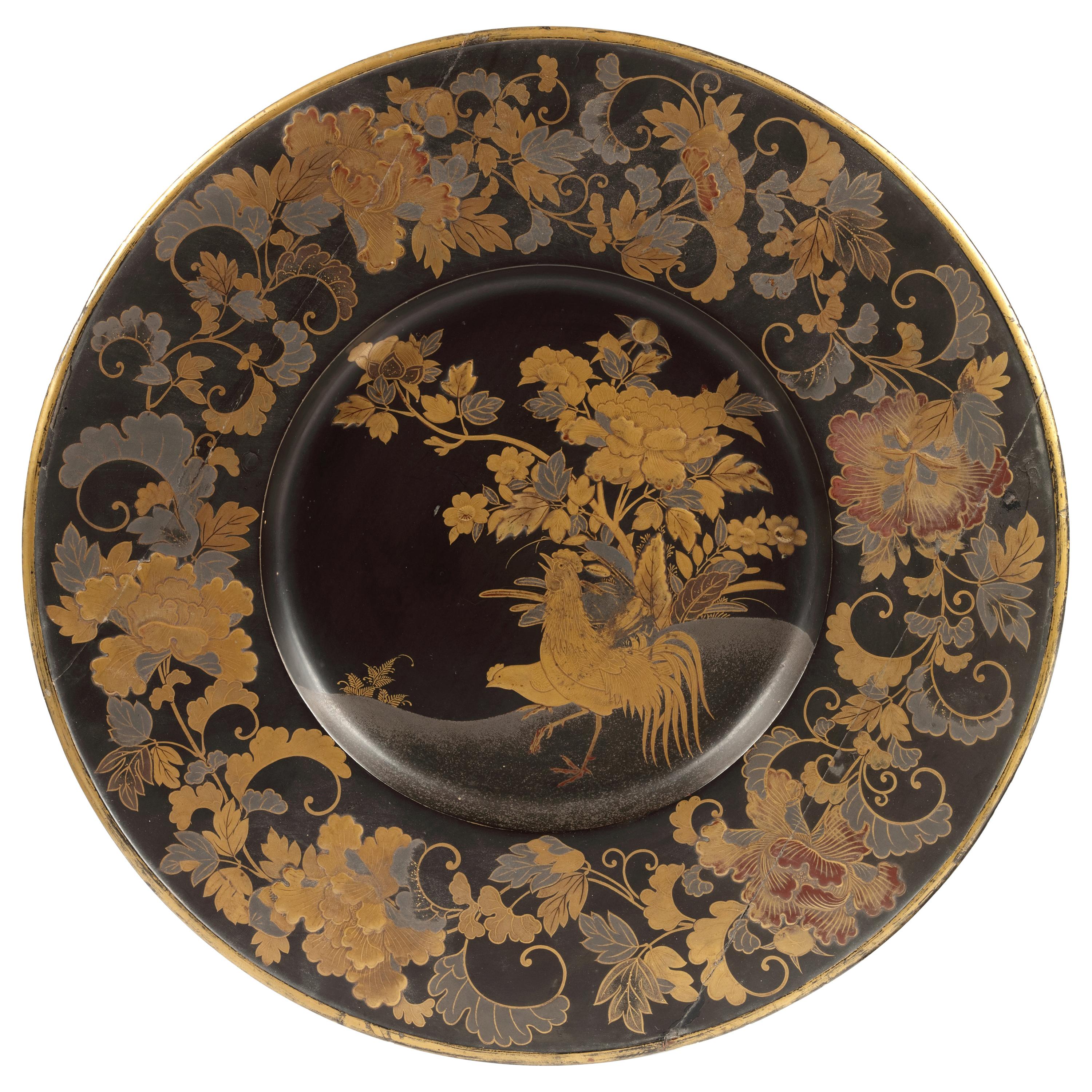 Fine 17th Century Japanese Export Black and Gold Lacquered Pictorial-Style Dish