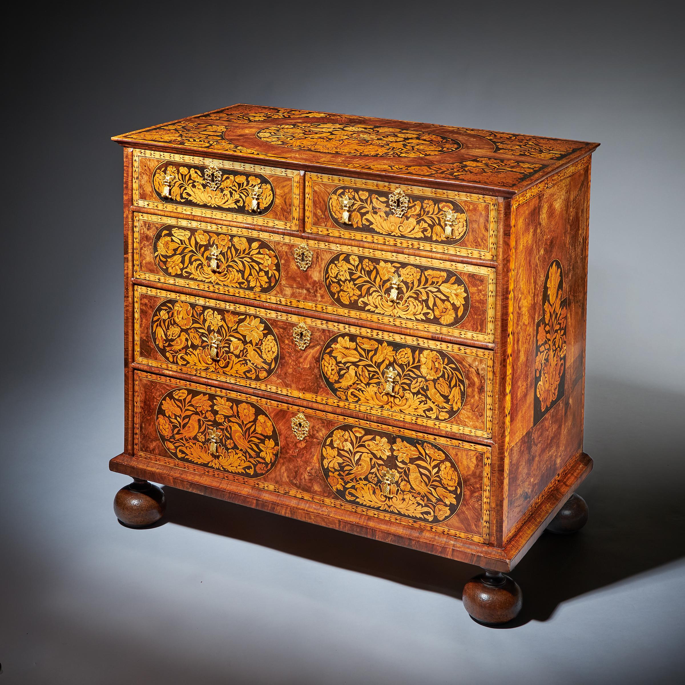 English Fine 17th Century William and Mary Figured Walnut Marquetry Chest of Drawers For Sale