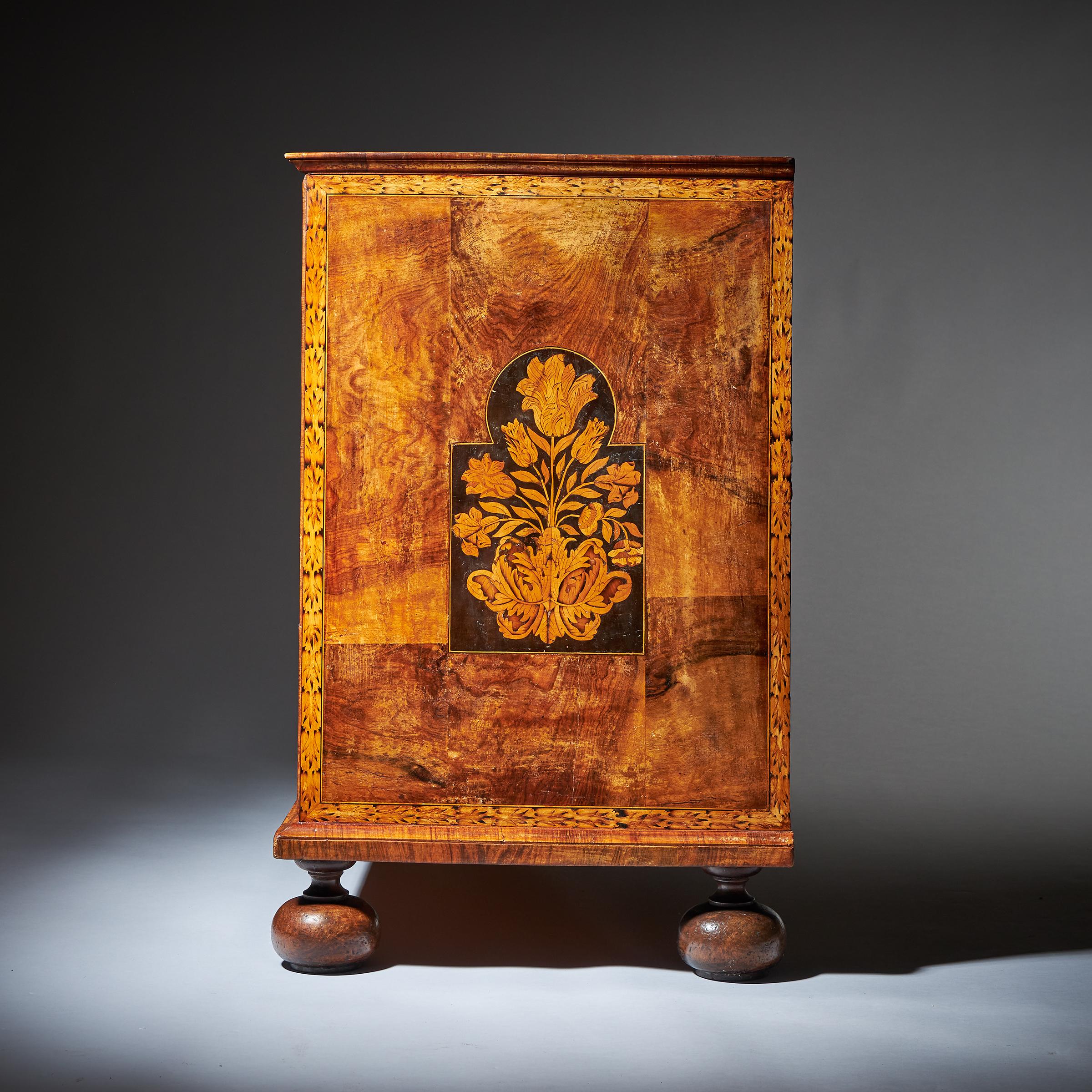 Fine 17th Century William and Mary Figured Walnut Marquetry Chest of Drawers For Sale 1