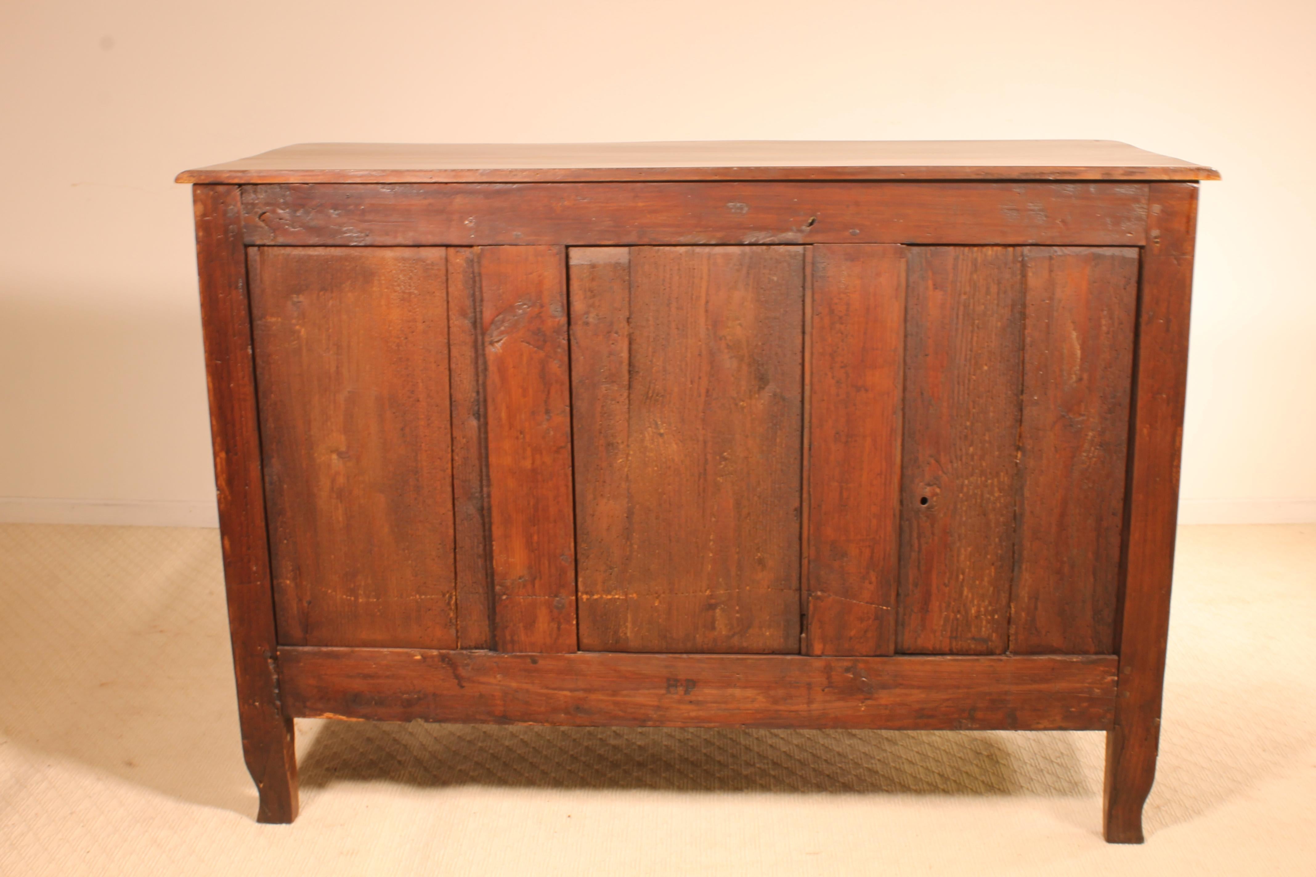 Fine 18th Century French Curved Commode in Walnut Louis XV In Good Condition For Sale In Brussels, Brussels