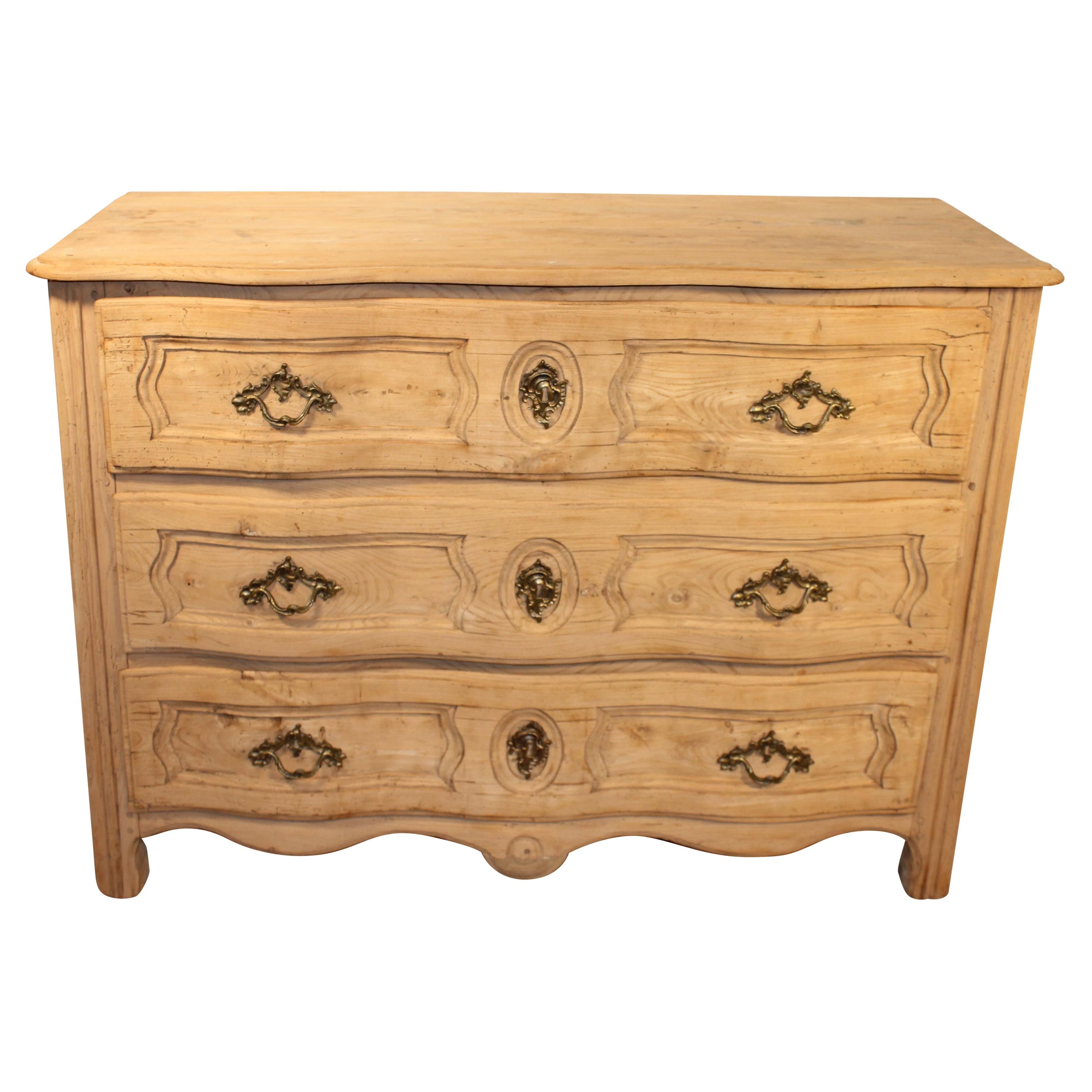 Fine 18 Century French Serpentine Commode in Elm